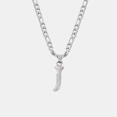 Collar con colgante de letras de acero de titanio