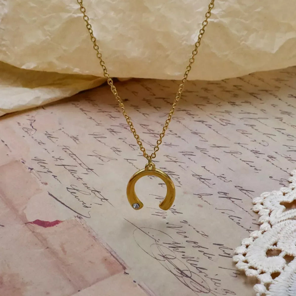 18K Gold-Plated Horseshoe Pendant Necklace - Trendsi - Flyclothing LLC
