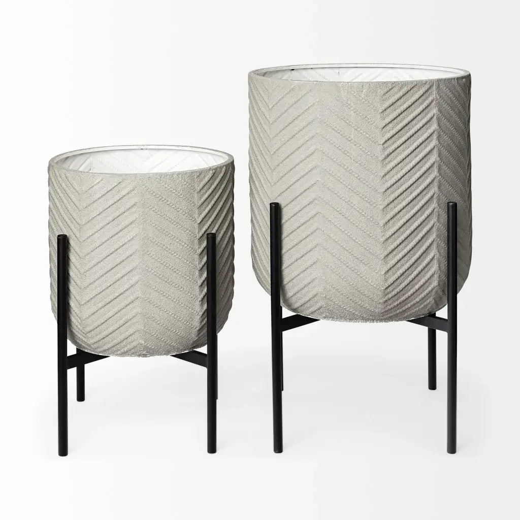 Set of Two Black Metal 20 Ounce Round Pot Planters - Homeroots - Flyclothing LLC