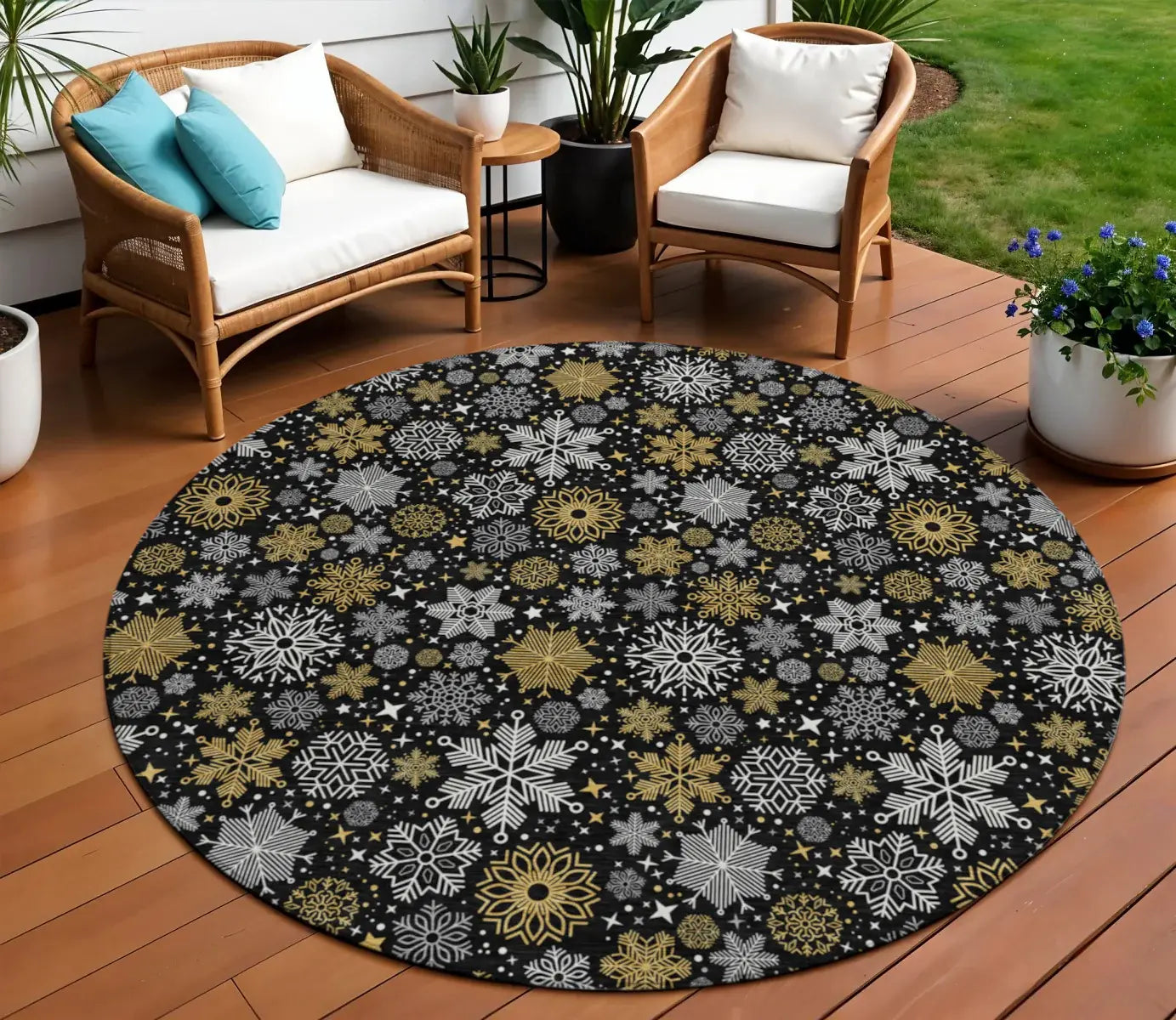 8' Black Gold And Gray Round Snowflake Washable Indoor Outdoor Area Rug - Homeroots - Flyclothing LLC