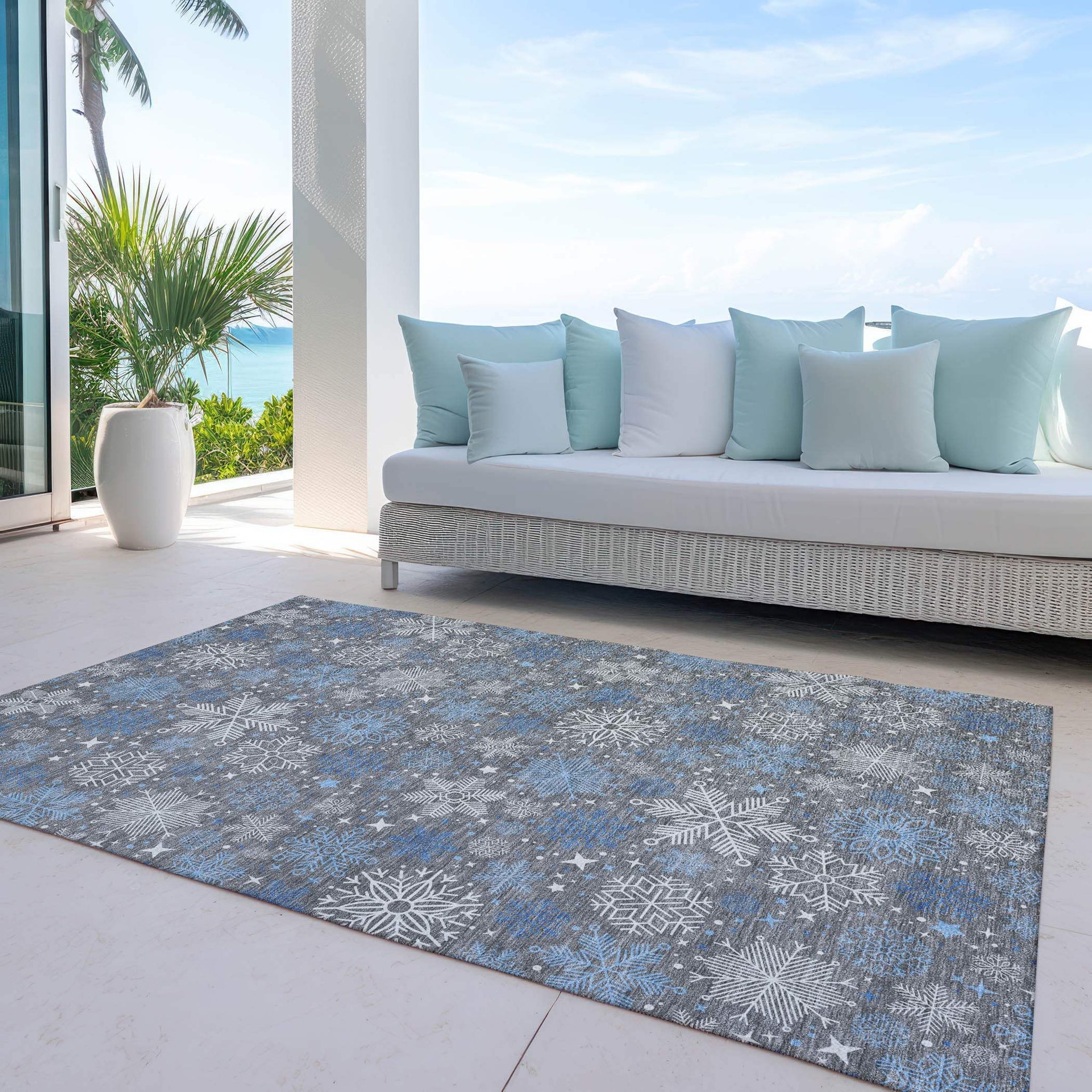 5' X 8' Gray Blue And Ivory Snowflake Washable Indoor Outdoor Area Rug - Homeroots - Flyclothing LLC