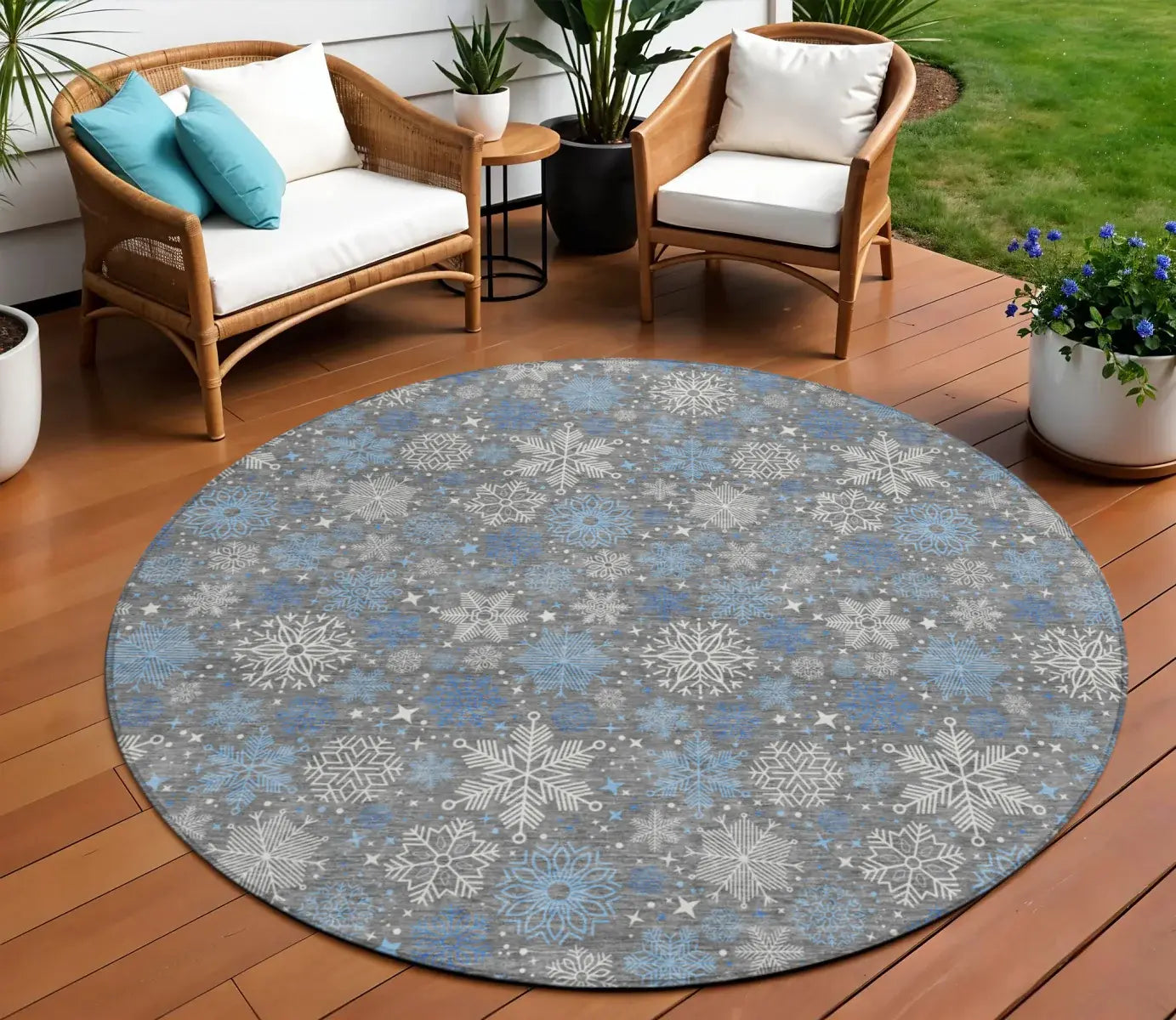 8' Gray Blue And Ivory Round Snowflake Washable Indoor Outdoor Area Rug - Homeroots - Flyclothing LLC