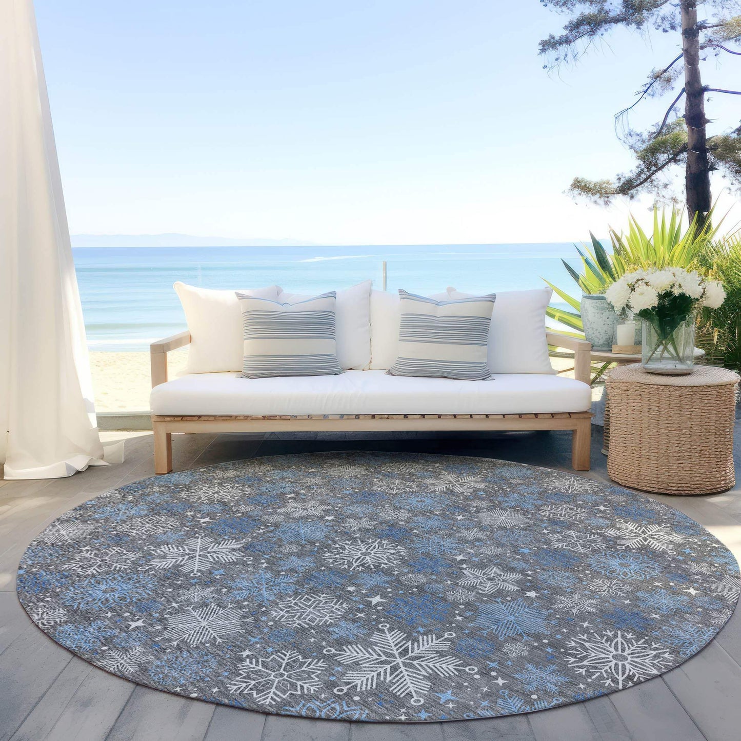 8' Gray Blue And Ivory Round Snowflake Washable Indoor Outdoor Area Rug - Homeroots - Flyclothing LLC