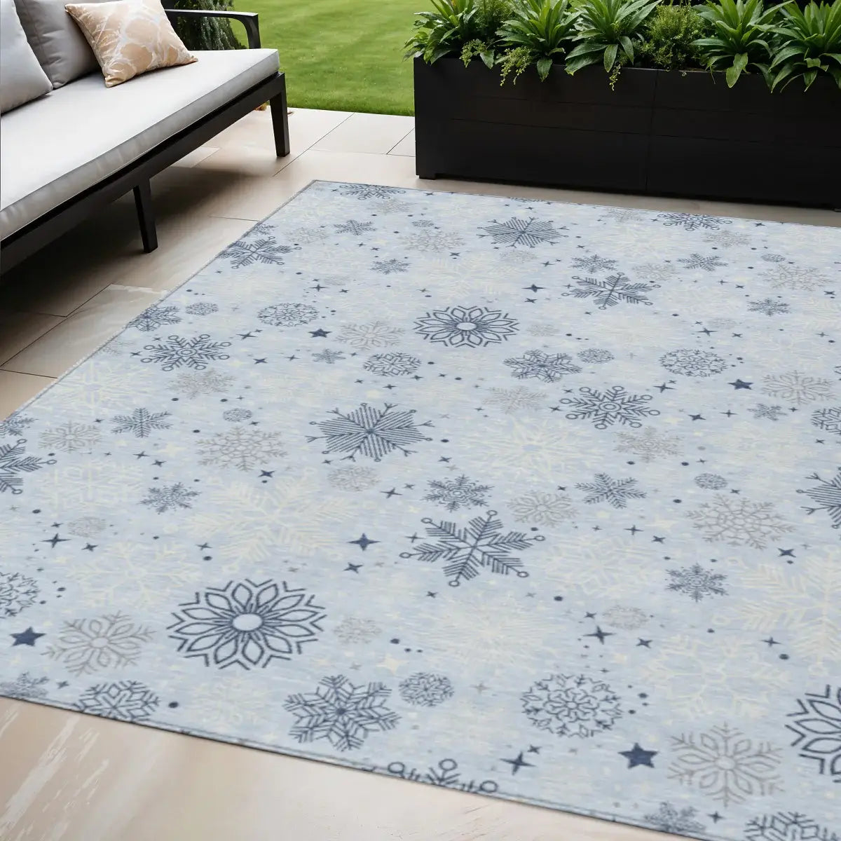 5' X 8' Sky Blue Navy Blue And Ivory Snowflake Washable Indoor Outdoor Area Rug - Homeroots - Flyclothing LLC