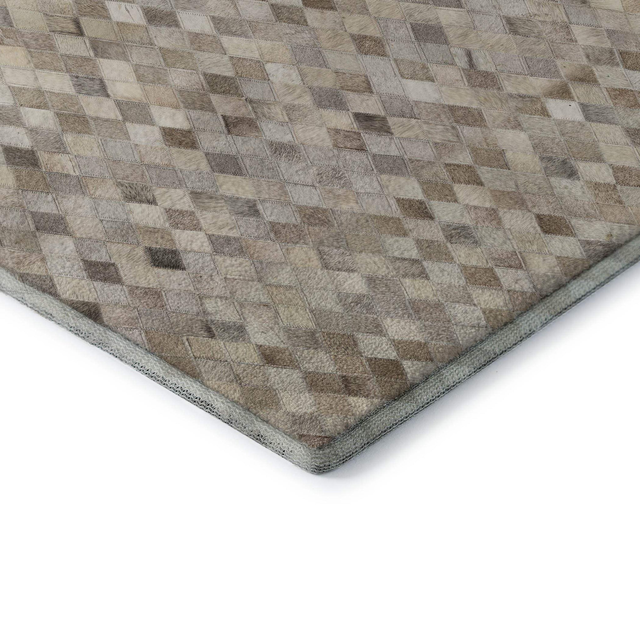 8' Gray Ivory And Beige Diamond Washable Round Rug With UV Protection - HomeRoots - Flyclothing LLC