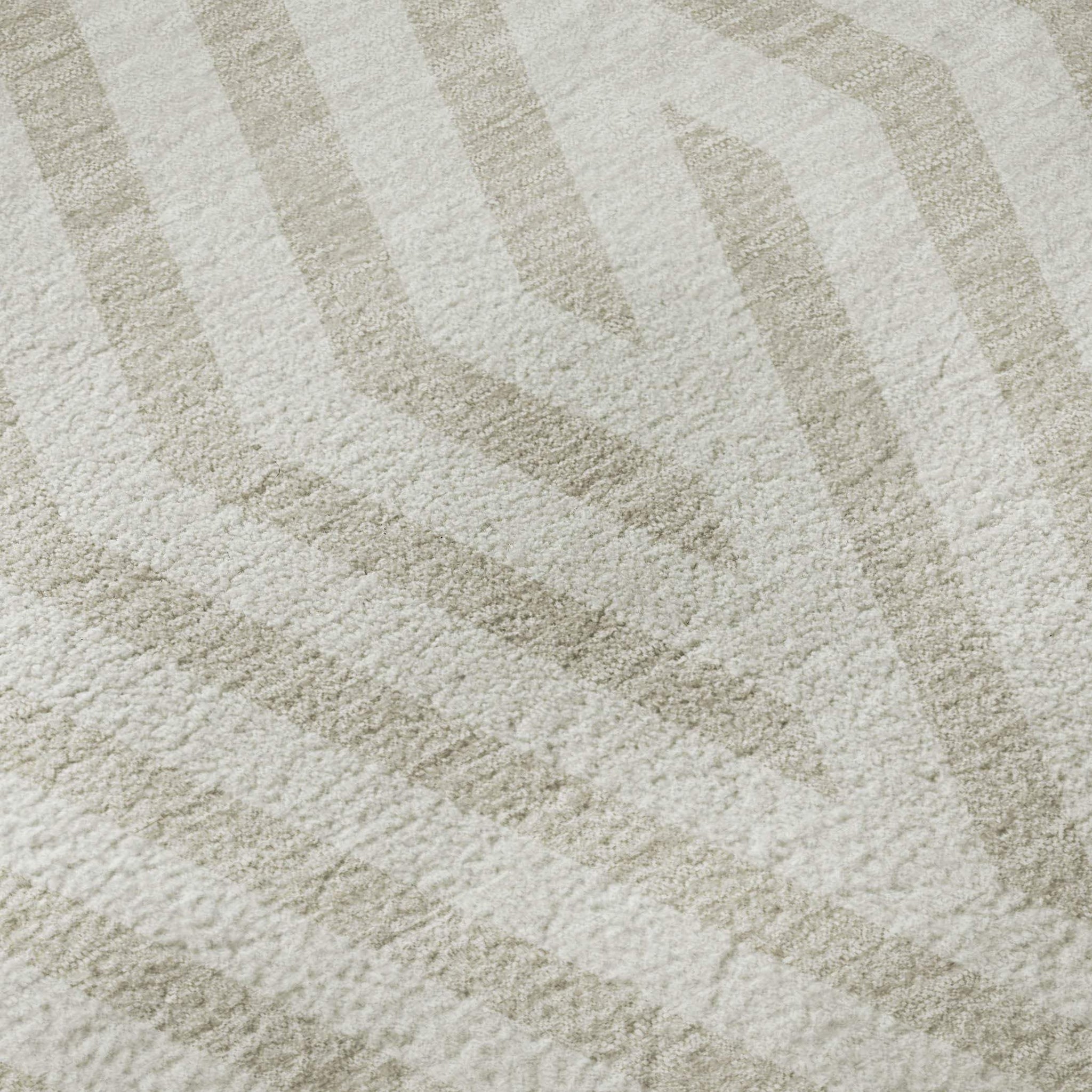 8' Ivory And Beige Geometric Washable Round Rug With UV Protection - HomeRoots - Flyclothing LLC