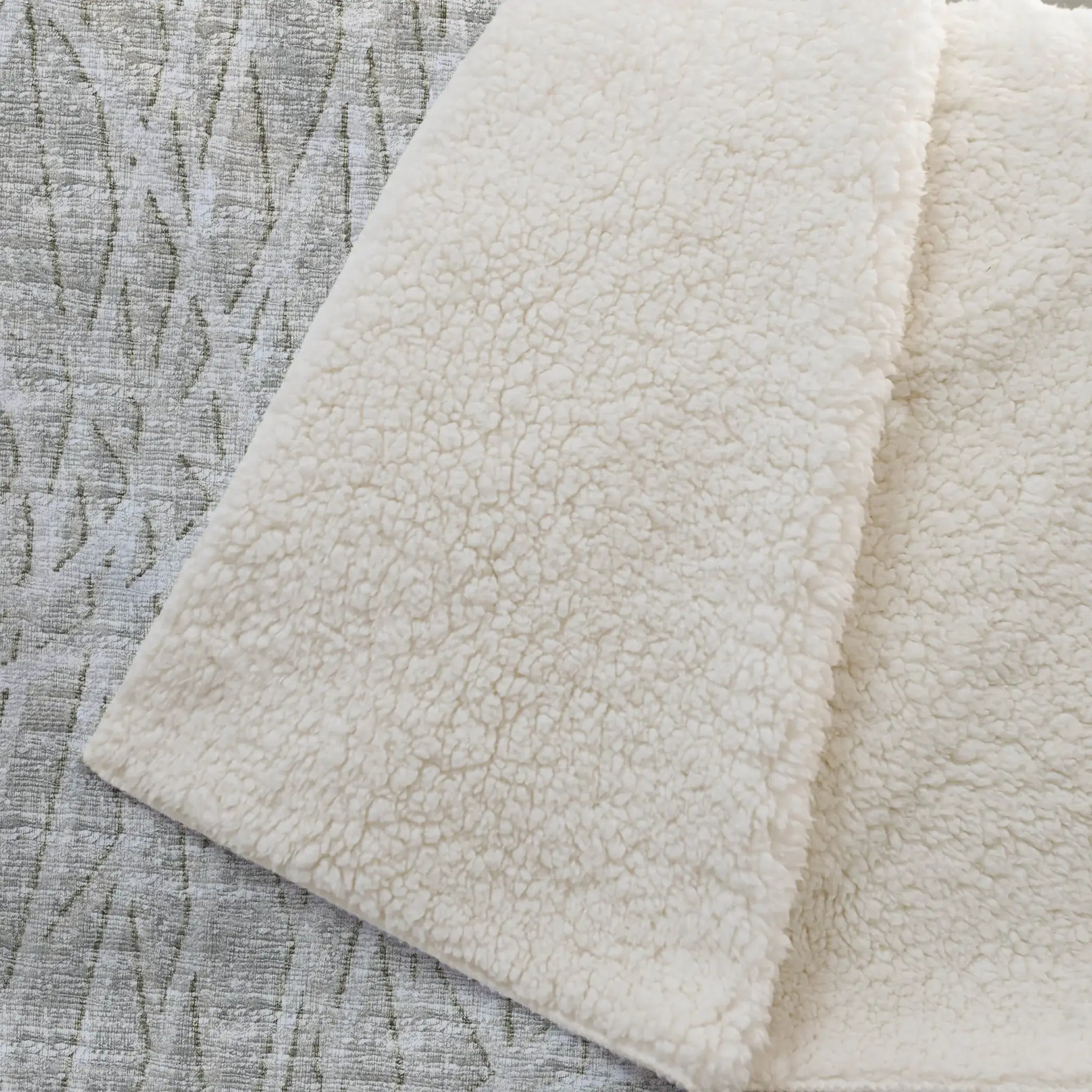 50" X 70" Beige And Gray Abstract Polyester Woven Plush Throw Blanket - Homeroots - Flyclothing LLC