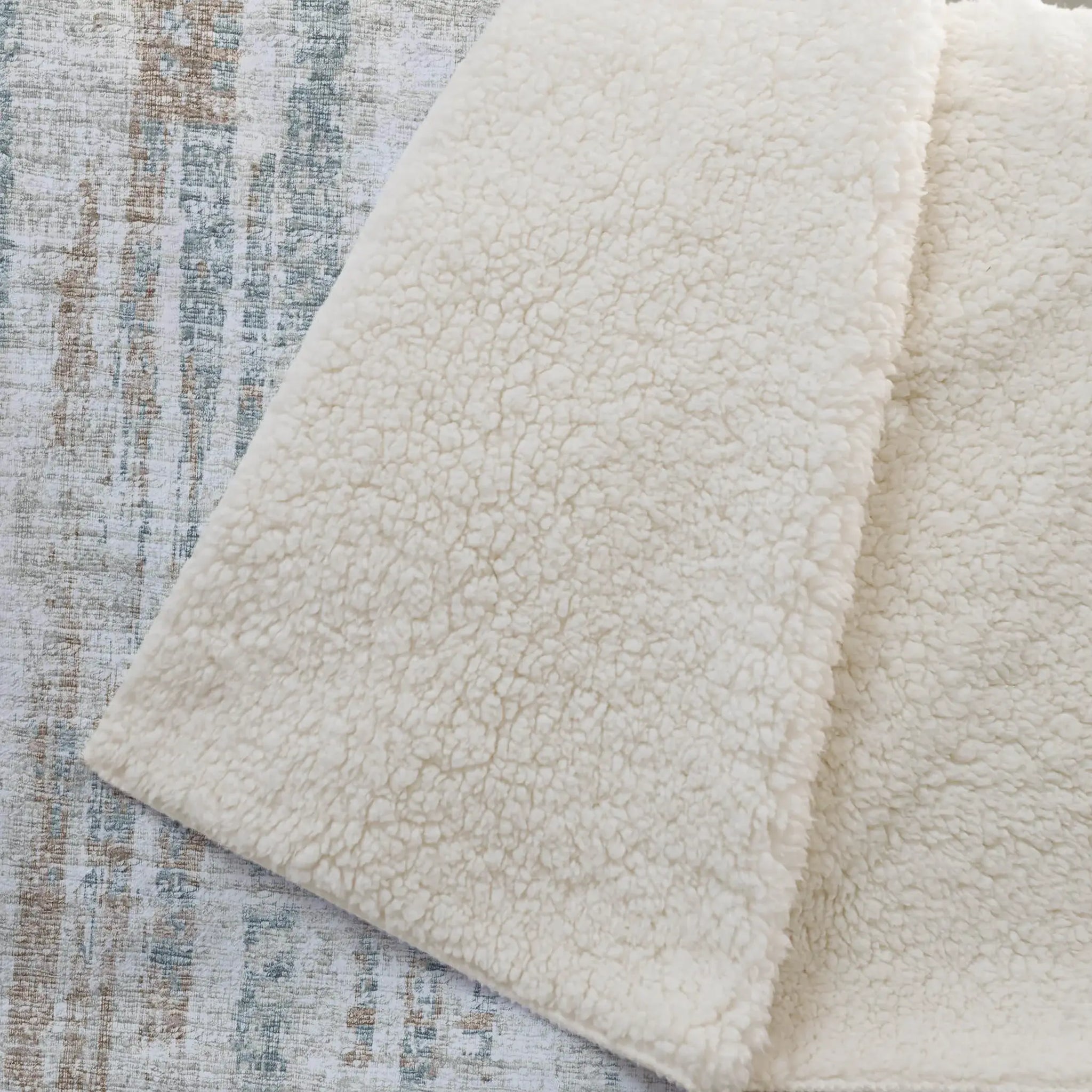 50" X 70" Ivory And Blue Abstract Polyester Woven Plush Throw Blanket - Homeroots - Flyclothing LLC