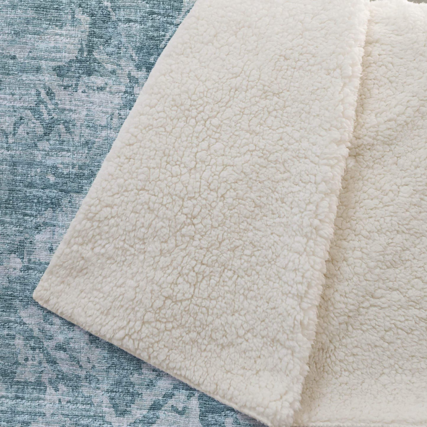 50" X 70" Blue And Ivory Damask Plush Throw Blanket - HomeRoots - Flyclothing LLC