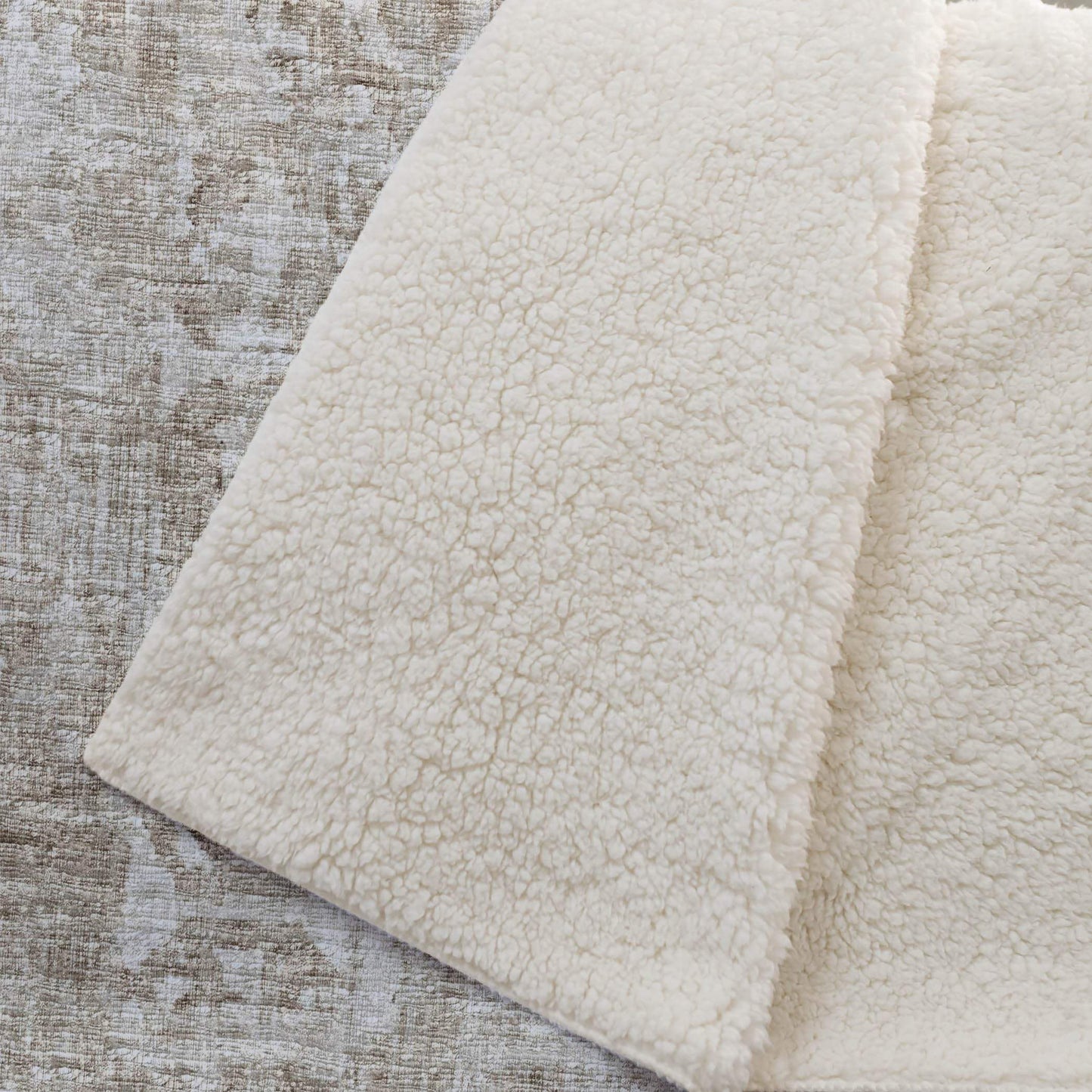 50" X 70" Beige And Ivory Damask Polyester Woven Plush Throw Blanket - HomeRoots - Flyclothing LLC
