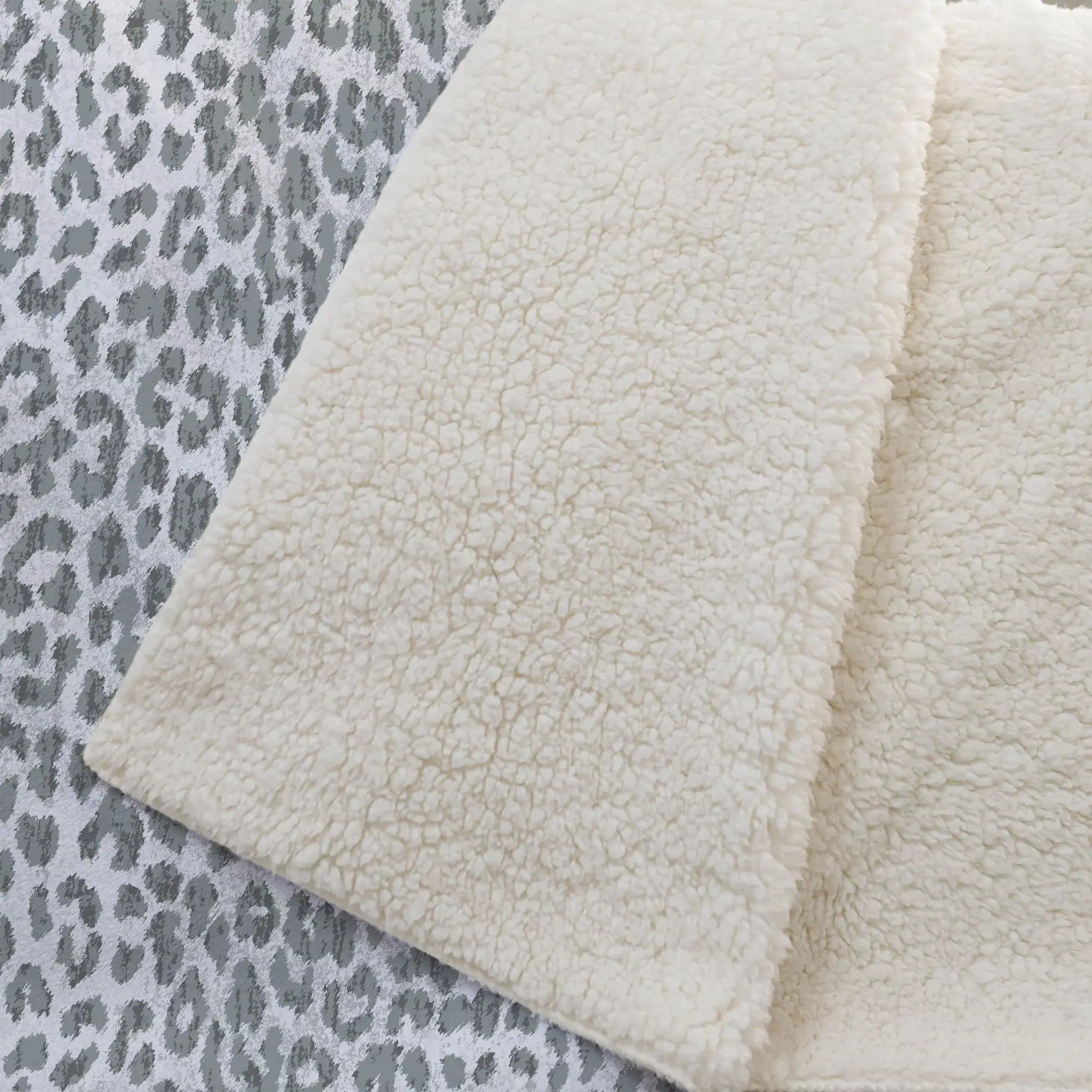 50" X 70" Gray And Ivory Leopard Microfiber Plush Throw Blanket - Homeroots - Flyclothing LLC