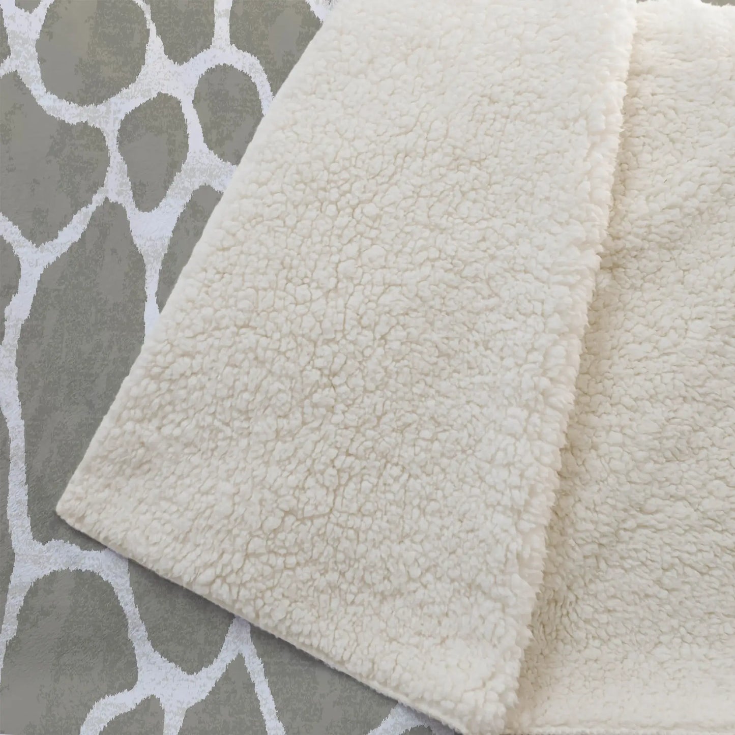 50" X 70" Taupe And Ivory Giraffe Microfiber Plush Throw Blanket - Homeroots - Flyclothing LLC