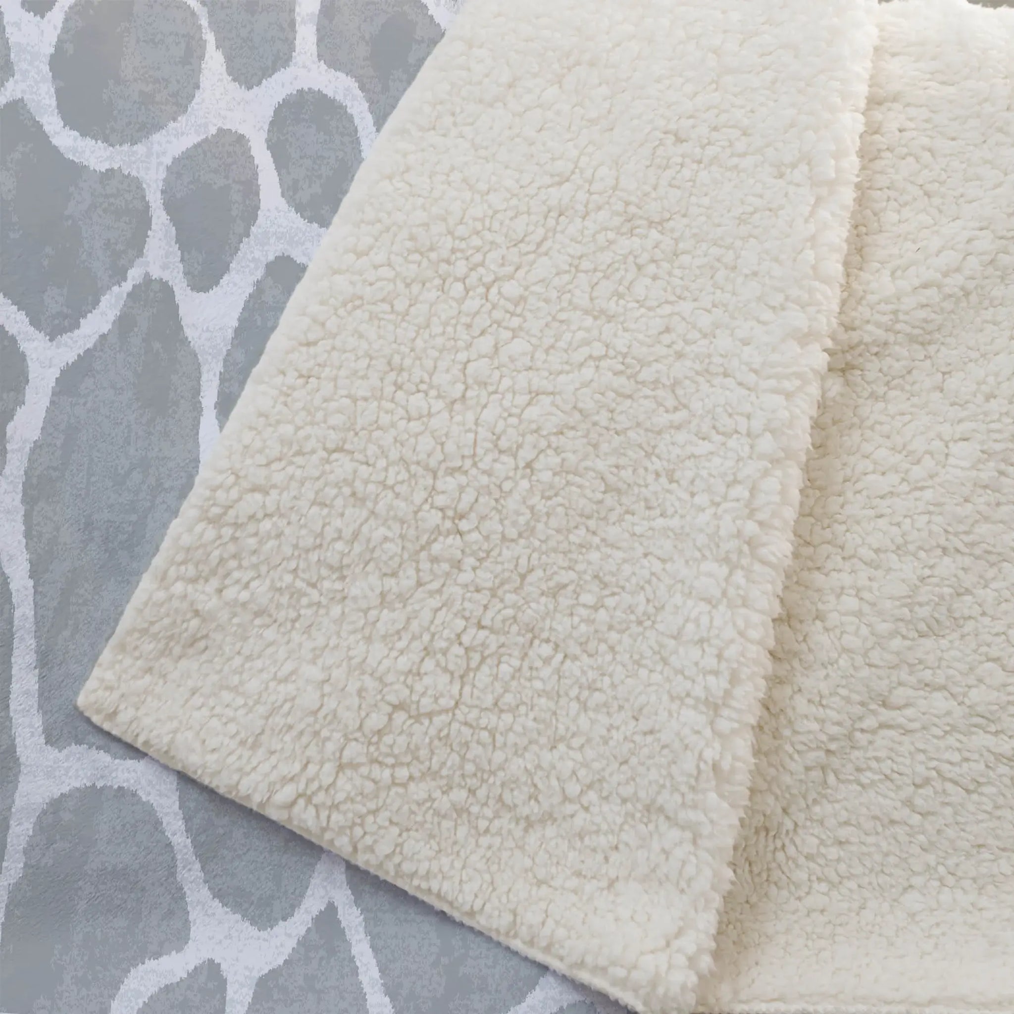 50" X 70" Gray And Ivory Giraffe Microfiber Plush Throw Blanket - Homeroots - Flyclothing LLC