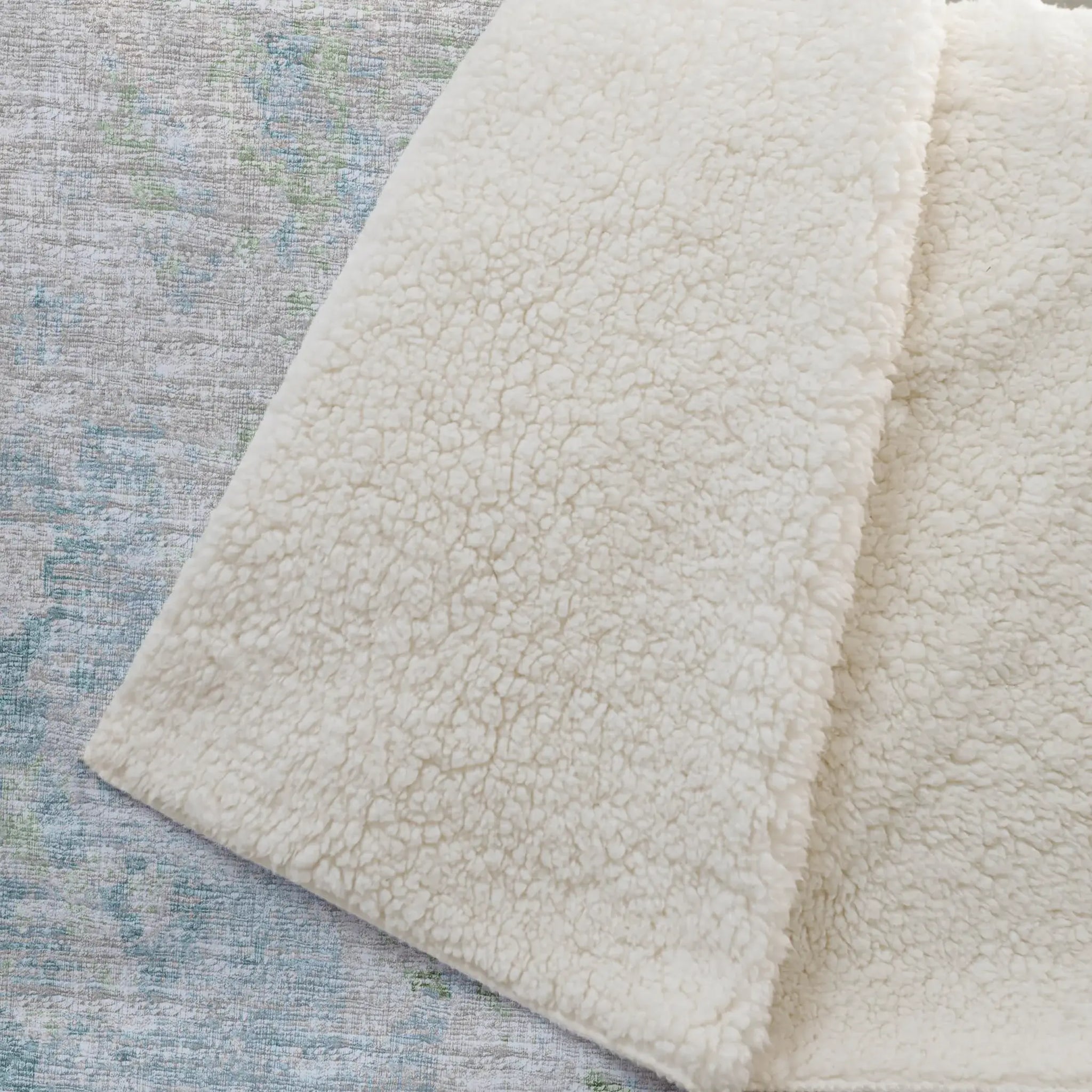 50" X 70" Green Teal And Beige Abstract Microfiber Plush Throw Blanket - Homeroots - Flyclothing LLC