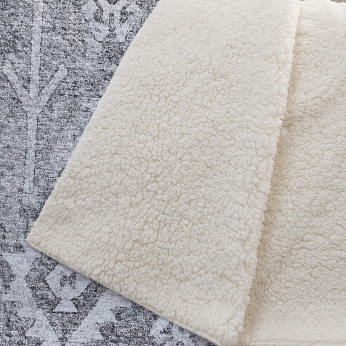50" X 70" Pewter And Beige Southwestern Microfiber Plush Throw Blanket - Homeroots - Flyclothing LLC