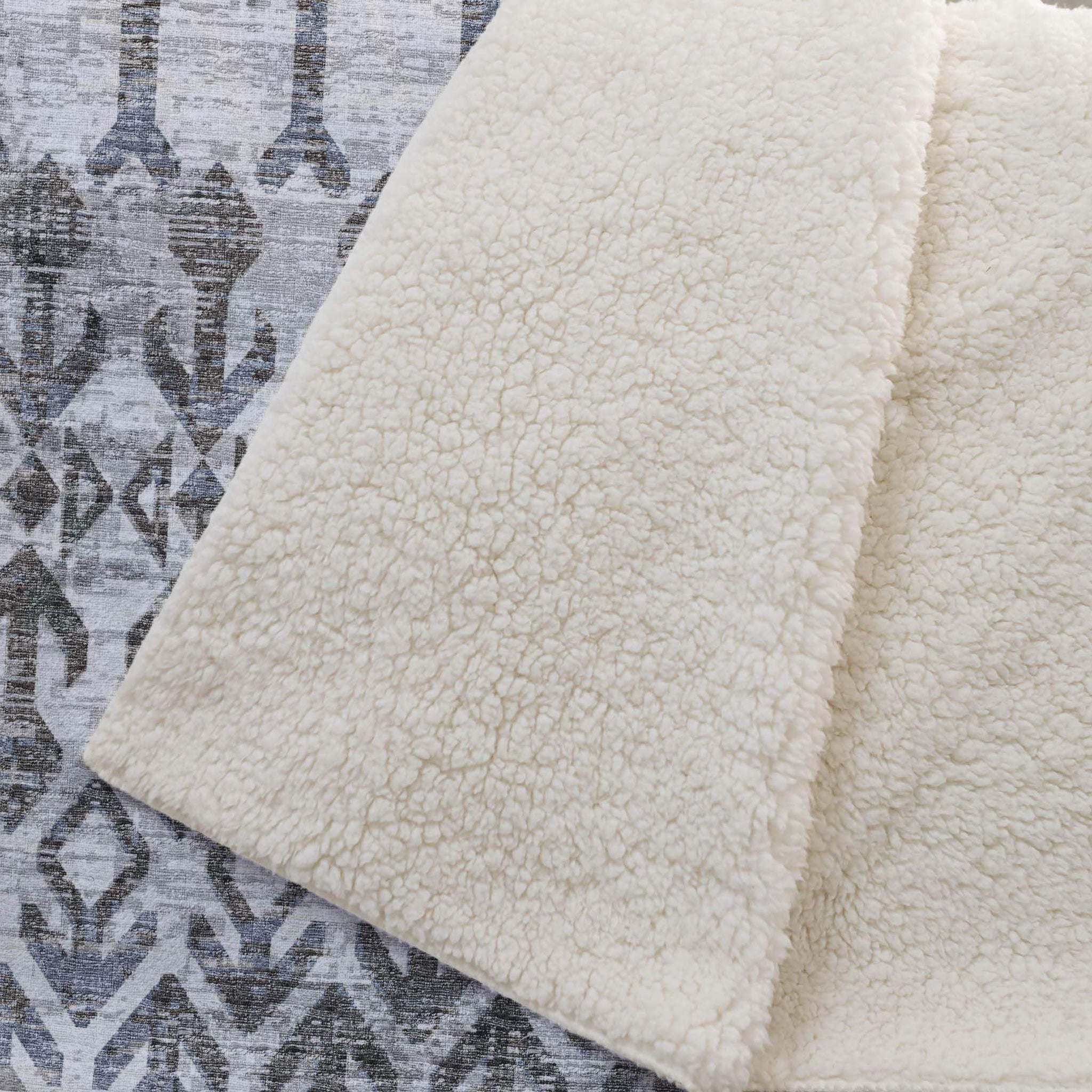 50" X 70" Charcoal And Gray Geometric Microfiber Plush Throw Blanket - Homeroots - Flyclothing LLC