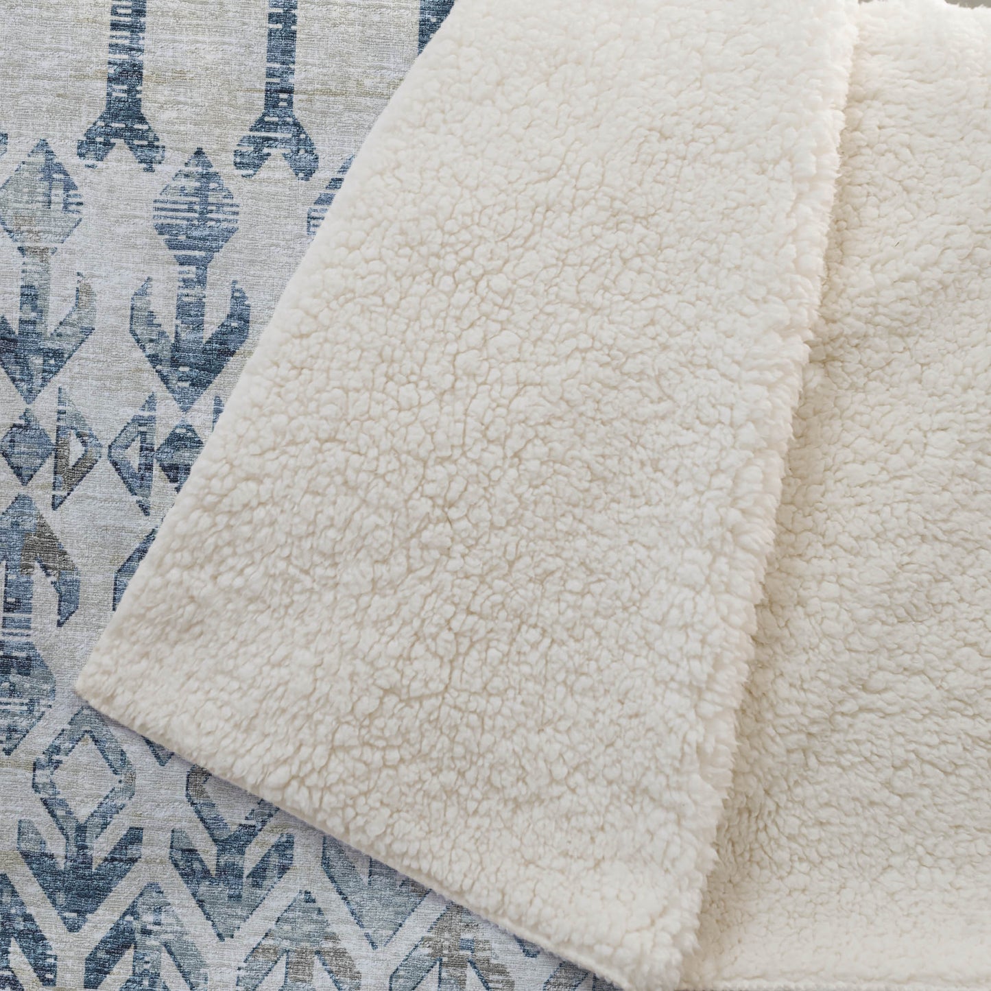 50" X 70" Ivory And Teal Geometric Microfiber Plush Throw Blanket - Homeroots - Flyclothing LLC