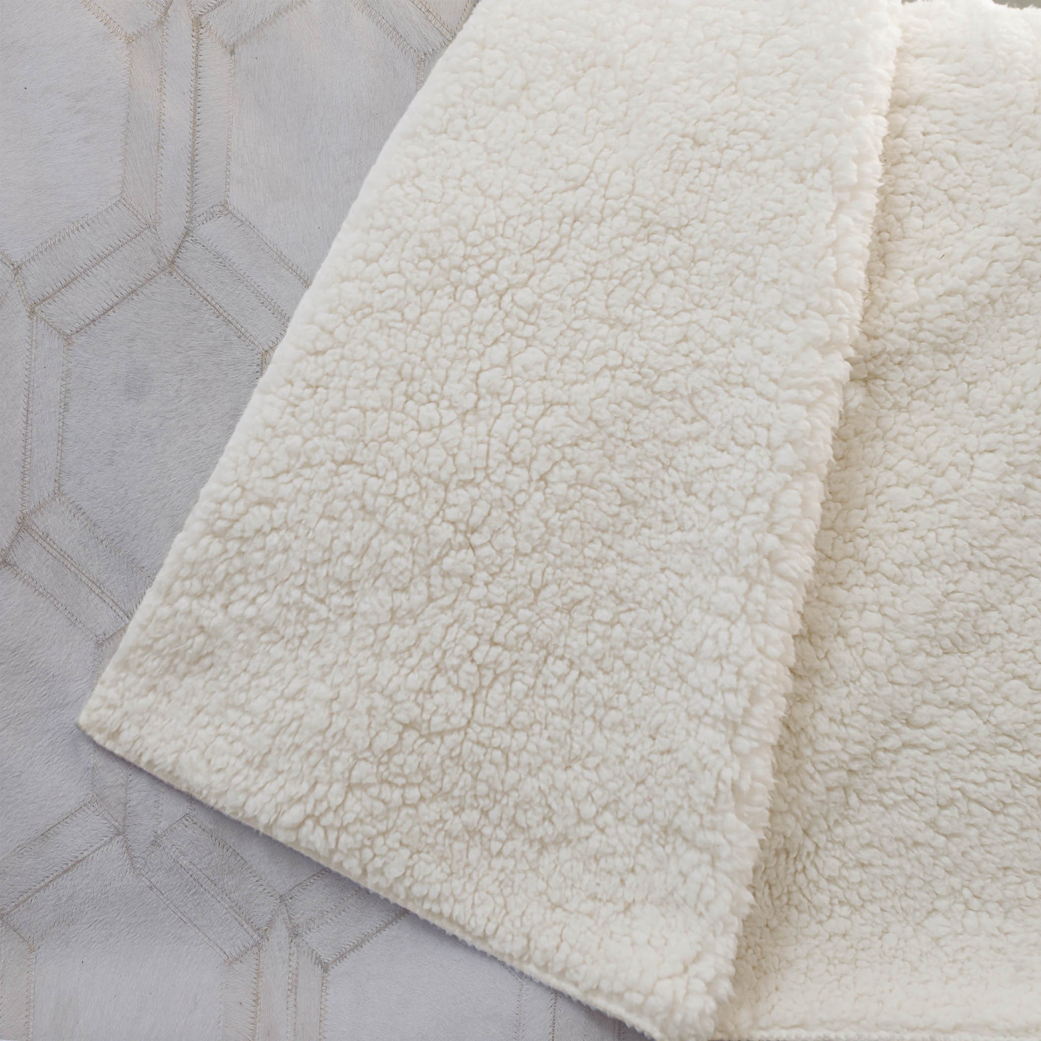 50" X 70" Ivory And Beige Geometric Microfiber Plush Throw Blanket - Homeroots - Flyclothing LLC