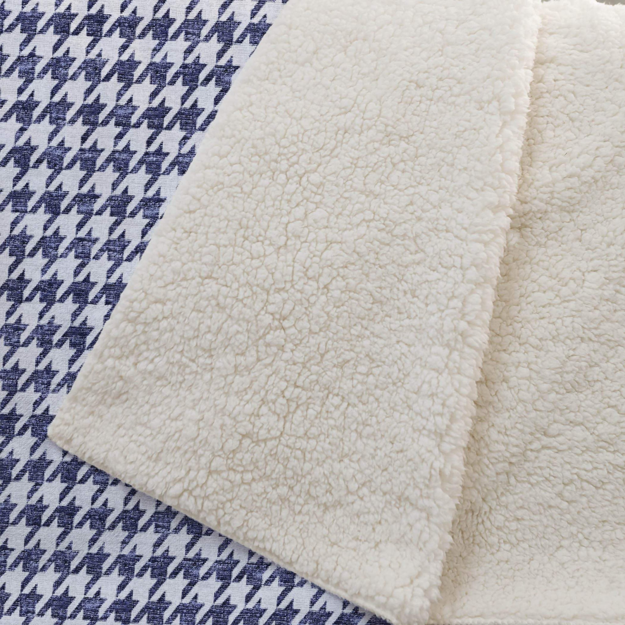 50" X 70" Navy Blue And White Houndstooth Microfiber Plush Throw Blanket - HomeRoots - Flyclothing LLC