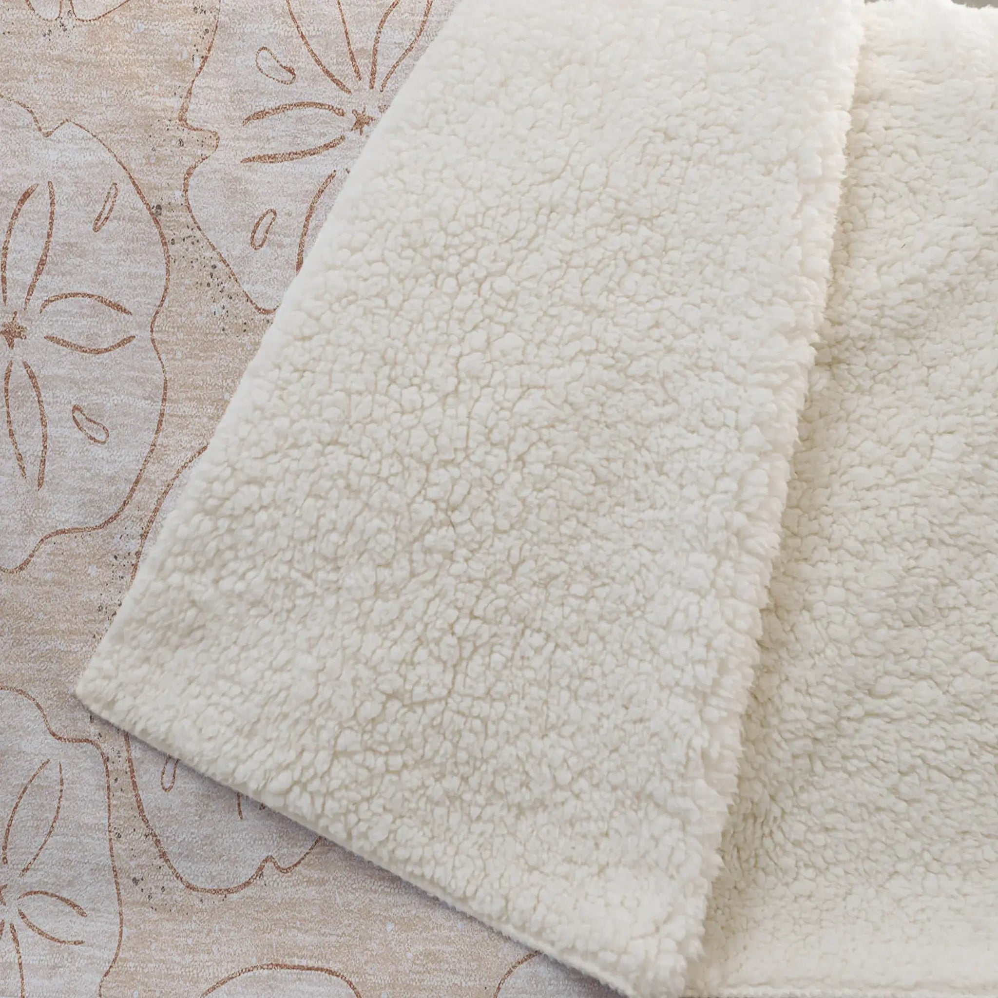 50" X 70" Beige Sand Dollar Microfiber Plush Throw Blanket - Homeroots - Flyclothing LLC