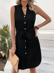 Vestido sin mangas con muescas, abotonado y anudado