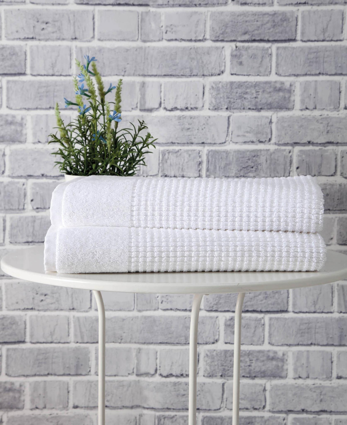 Set of Two White Polka Dots Turkish Cotton 27" X 54" Bath Towels - HomeRoots - Flyclothing LLC