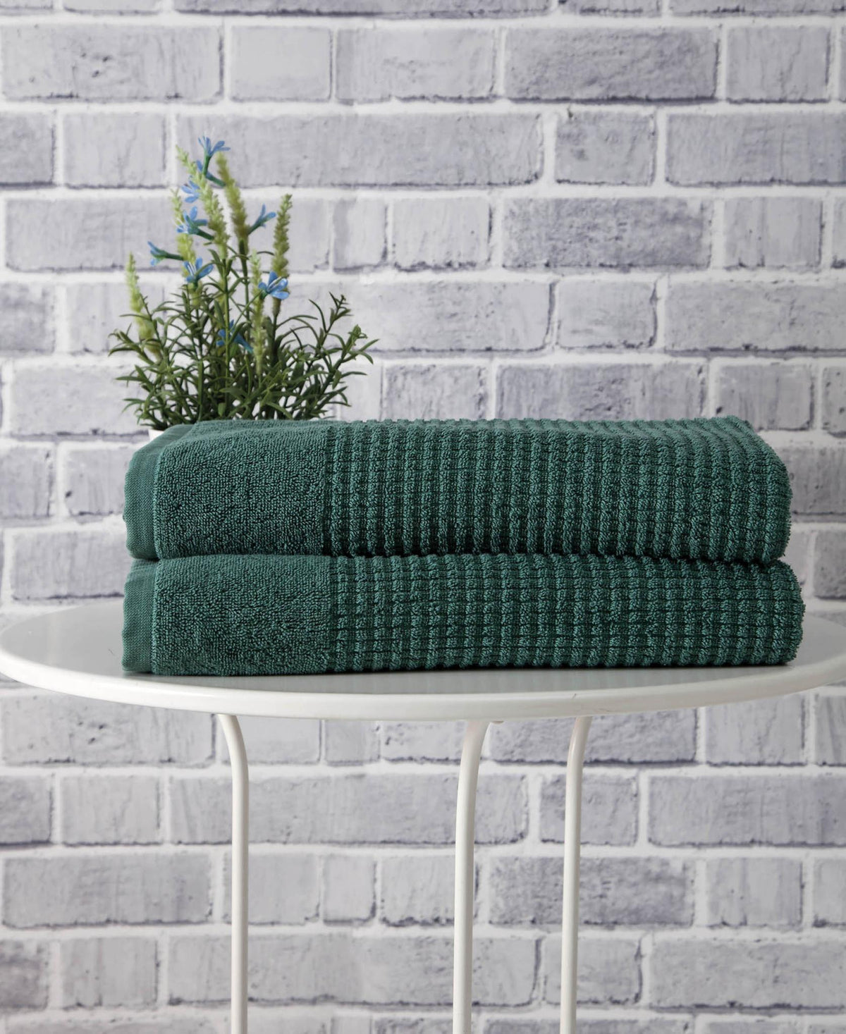 Set of Two Green Polka Dots Turkish Cotton 27" X 54" Bath Towels - HomeRoots - Flyclothing LLC