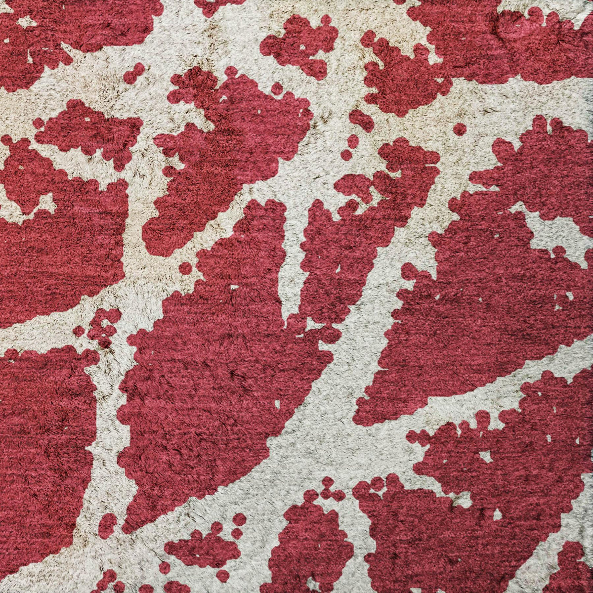 8' Red And Ivory Geometric Shag Washable Round Rug With UV Protection - HomeRoots - Flyclothing LLC