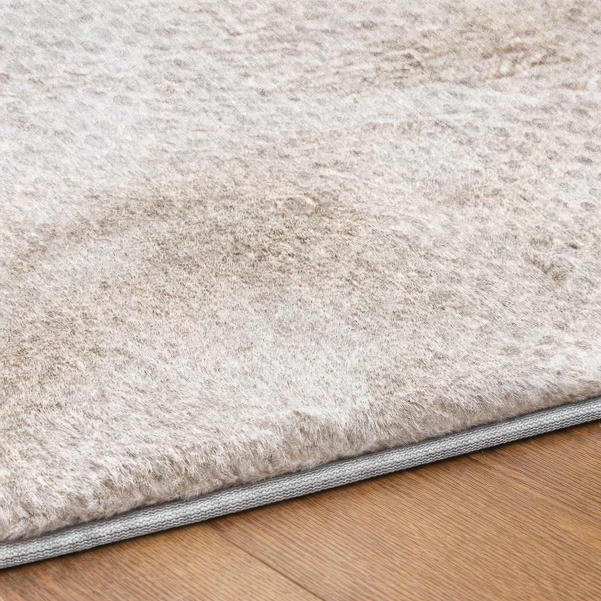 8' Ivory And Silver Geometric Shag Washable Round Rug With UV Protection - HomeRoots - Flyclothing LLC