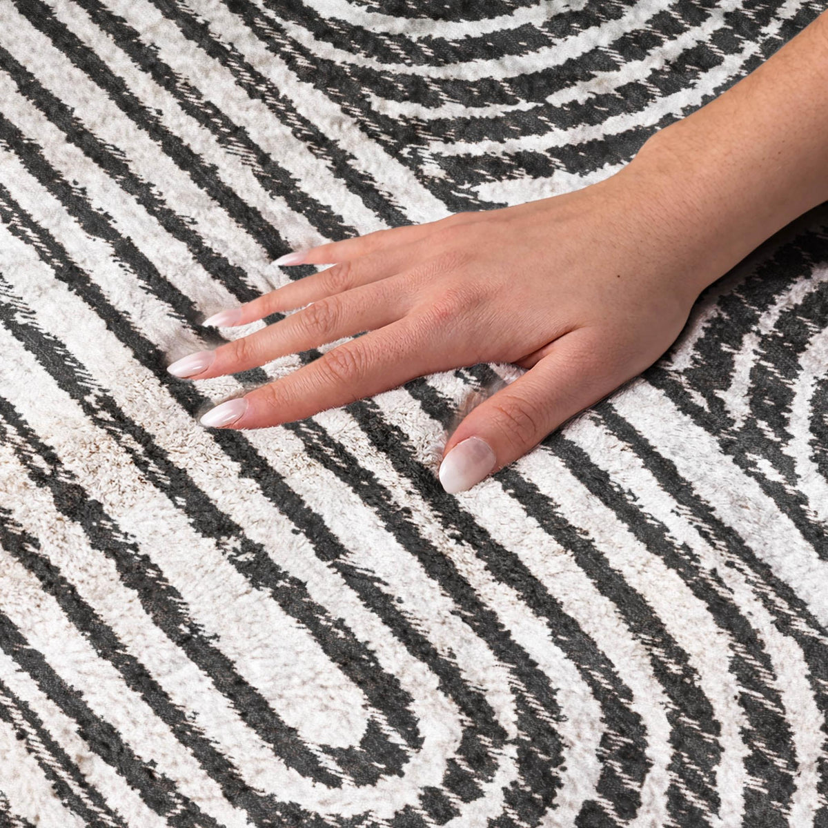 9' X 12' Black And Ivory Geometric Shag Washable Area Rug With UV Protection - HomeRoots - Flyclothing LLC