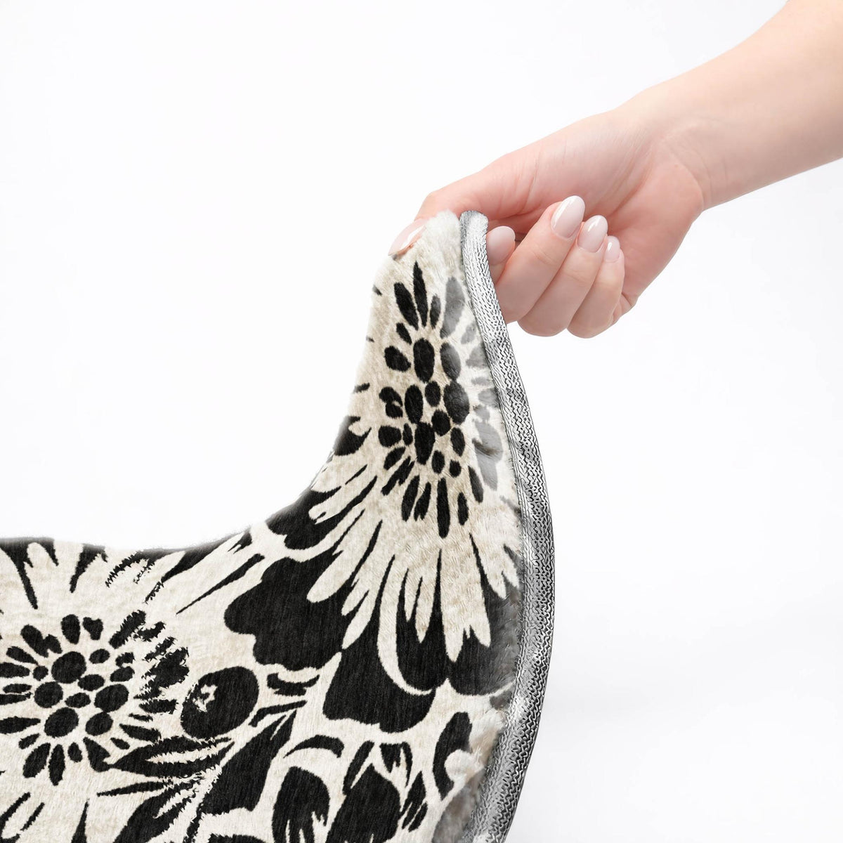 10' X 14' Black And Ivory Floral Shag Washable Area Rug With UV Protection - HomeRoots - Flyclothing LLC
