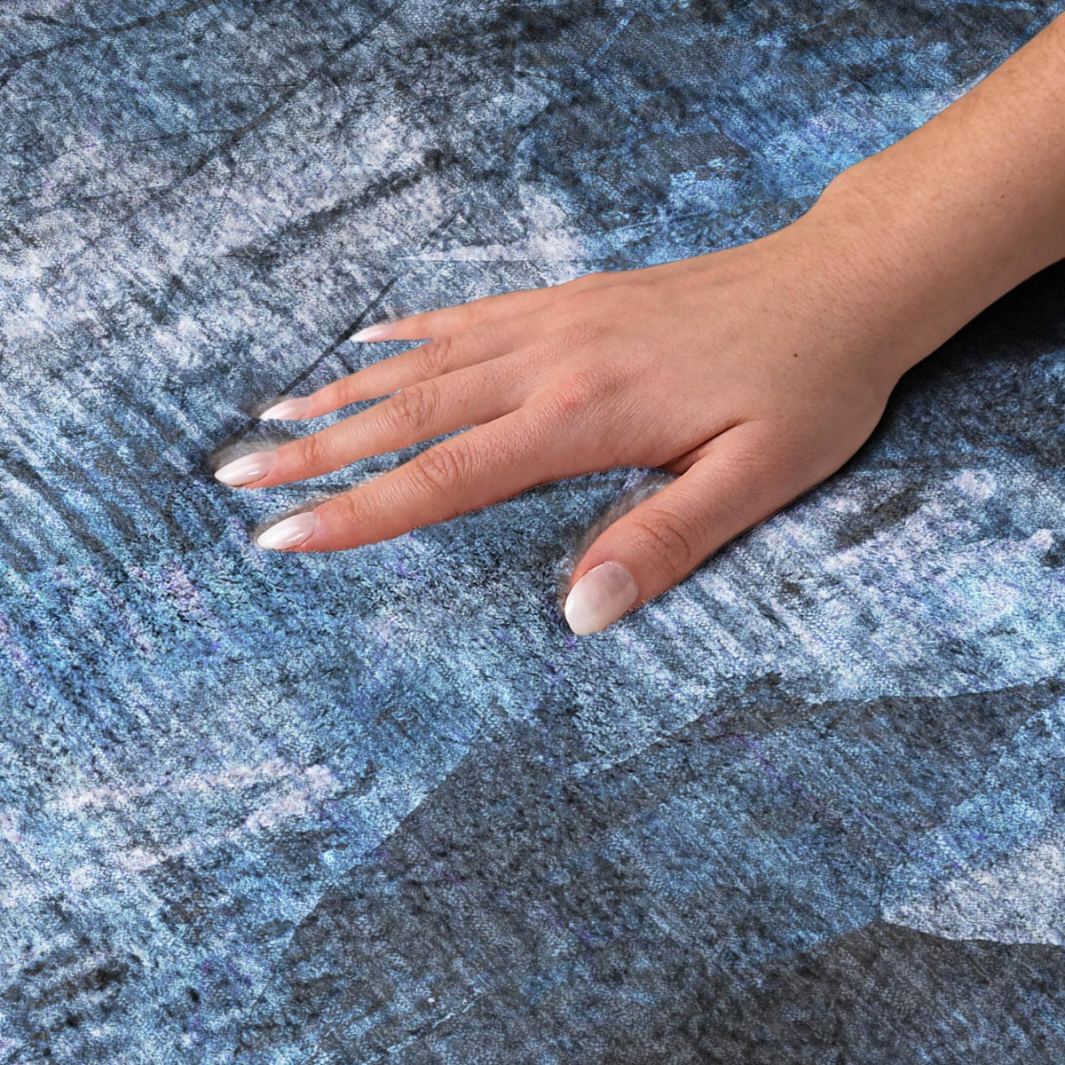 8' Navy Blue And Ivory Floral Shag Washable Round Rug With UV Protection - HomeRoots - Flyclothing LLC