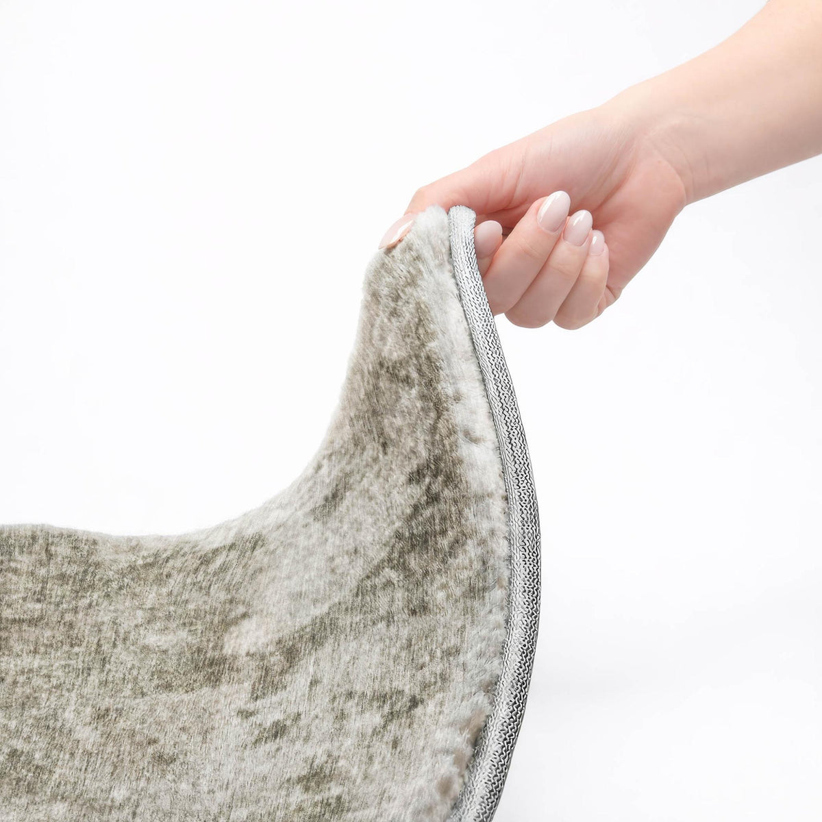 8' Gray And Silver Abstract Shag Washable Round Rug With UV Protection