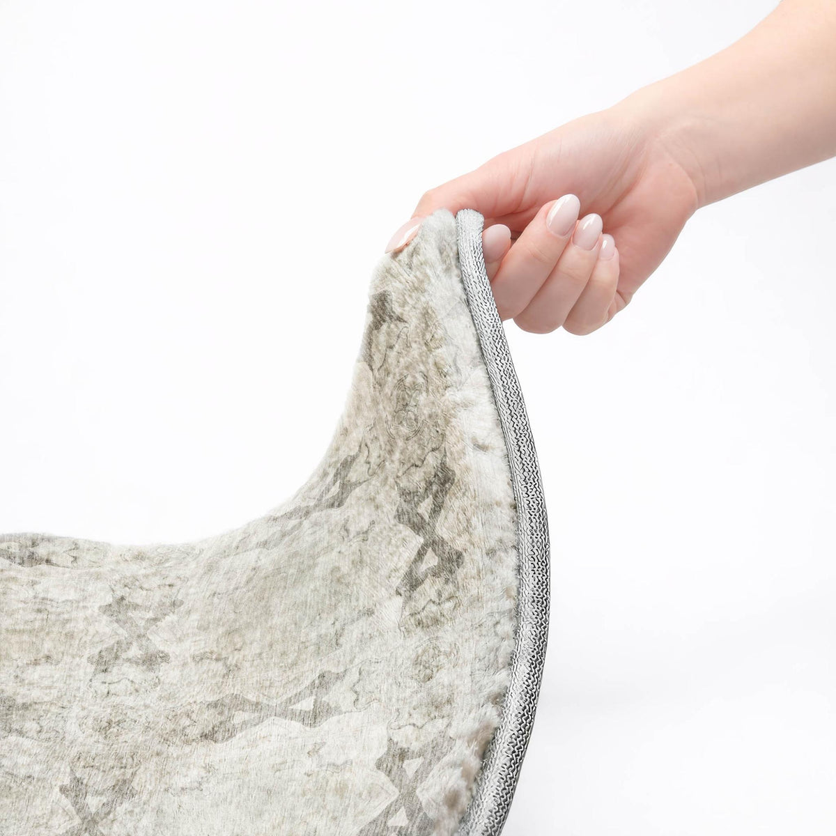 8' Ivory And Gray Geometric Shag Washable Round Rug With UV Protection - HomeRoots - Flyclothing LLC