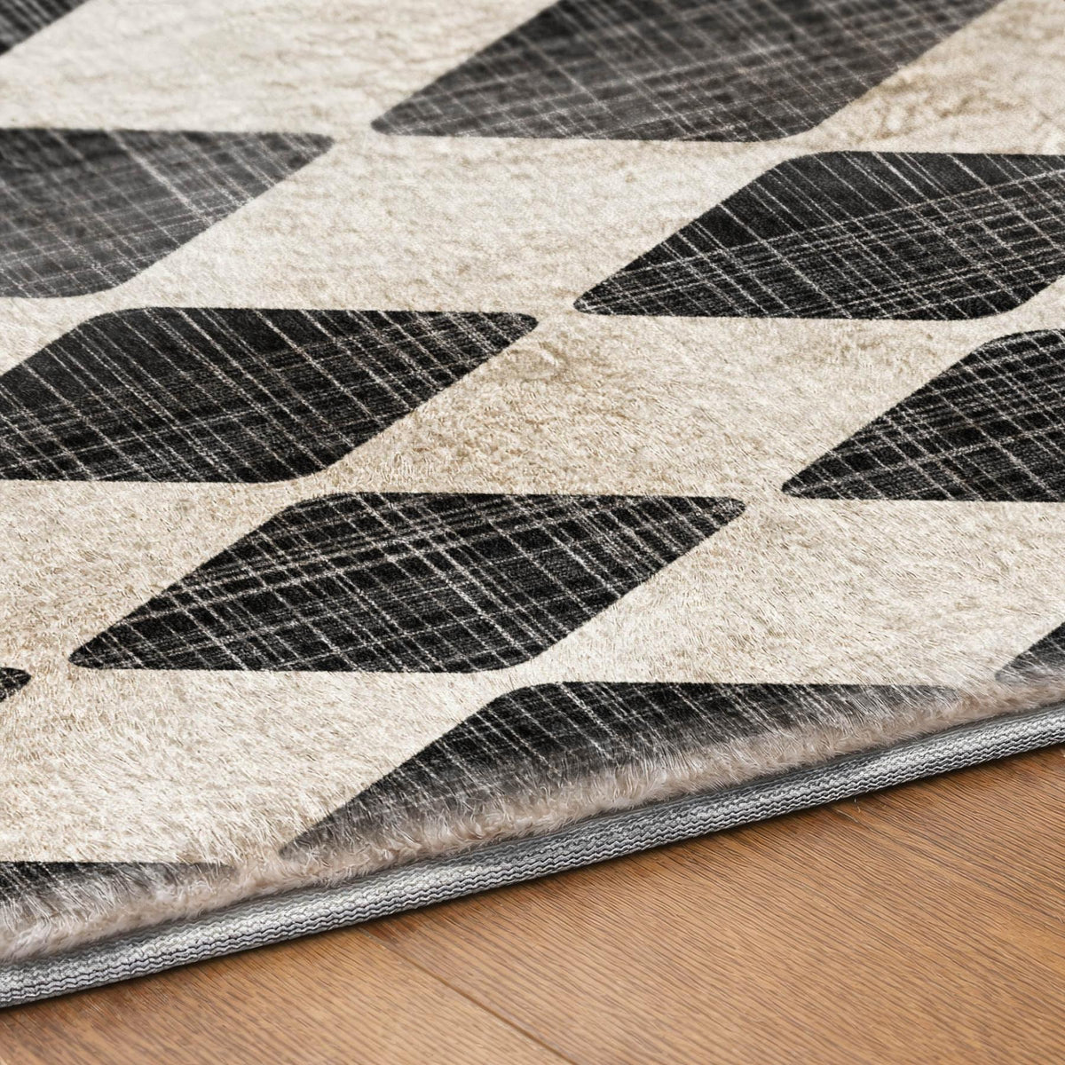 5' X 8' Black And Ivory Geometric Shag Washable Area Rug With UV Protection - HomeRoots - Flyclothing LLC