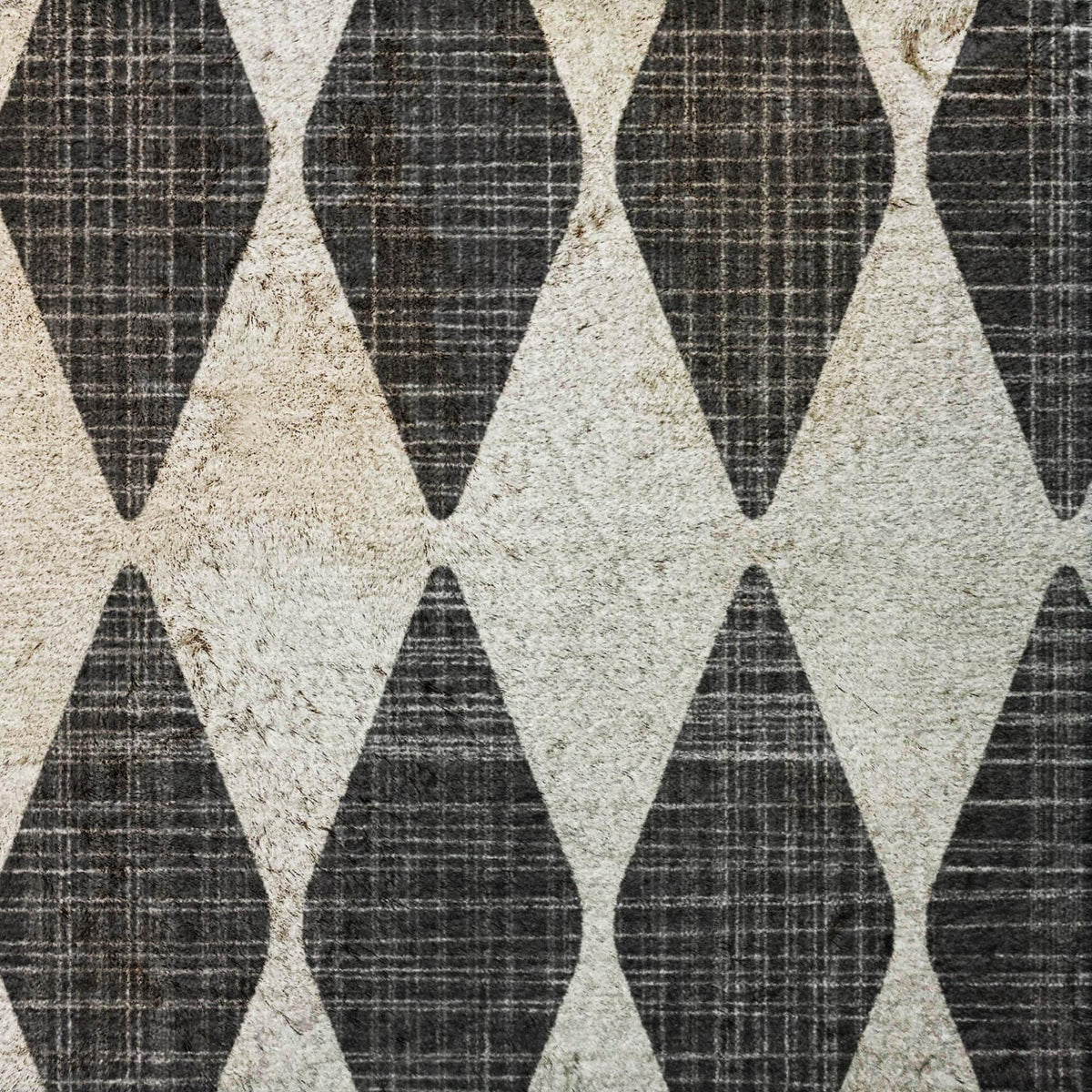 5' X 8' Black And Ivory Geometric Shag Washable Area Rug With UV Protection - HomeRoots - Flyclothing LLC