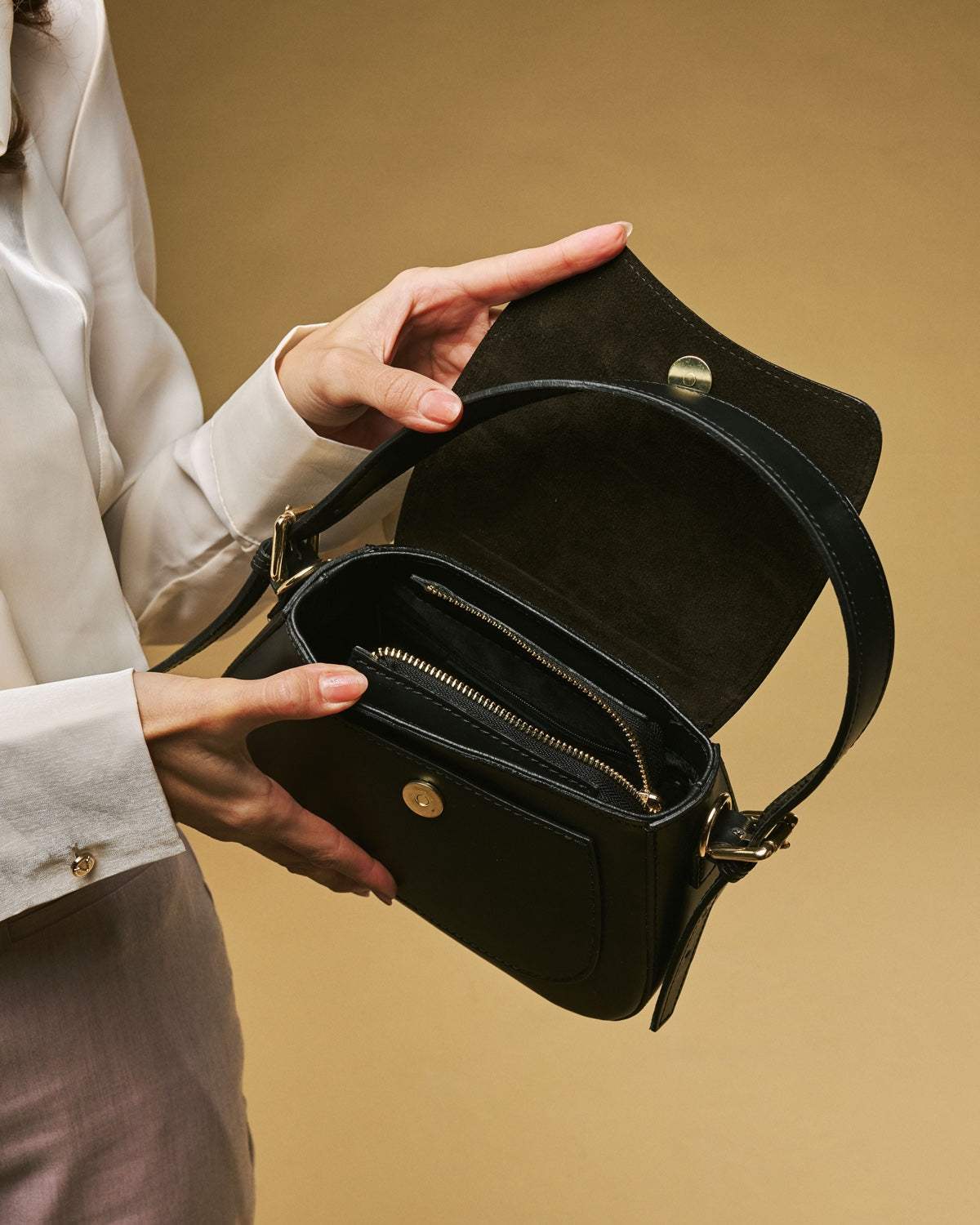 Ottavia (black) - Italian calf leather women's crossbody bag (with shoulder strap)