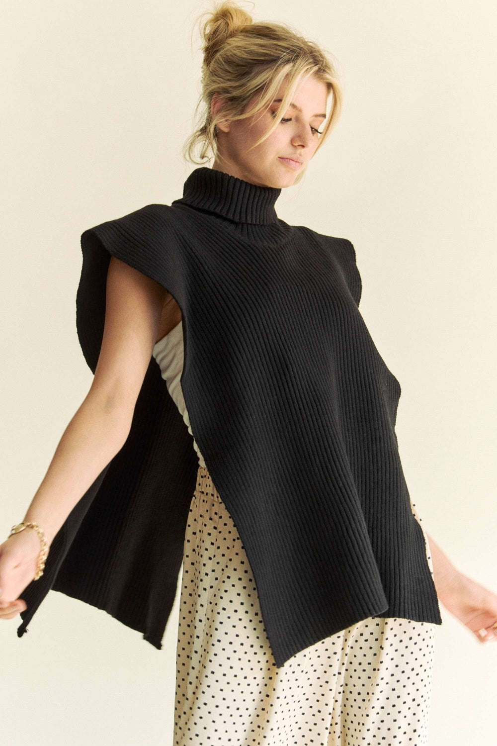 Davi & Dani Side Split Turtleneck Sleeveless Knit Top - Trendsi