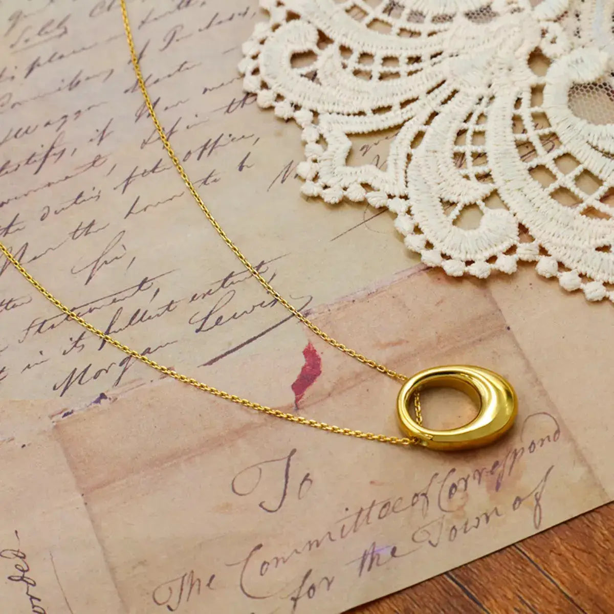 18K Gold-Plated Oval Pendant Necklace - Trendsi - Flyclothing LLC