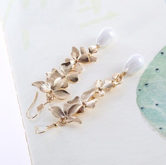 Alloy Flower Synthetic Pearl Earrings - Trendsi