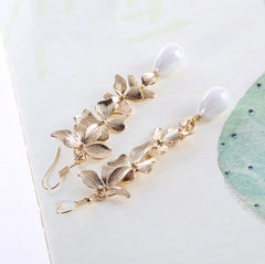 Alloy Flower Synthetic Pearl Earrings - Trendsi