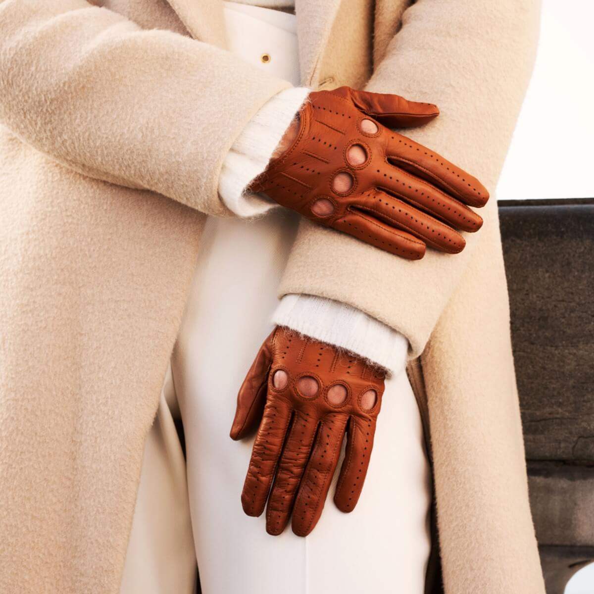 Alessa (cognac) - Classic Italian lambskin leather driving gloves