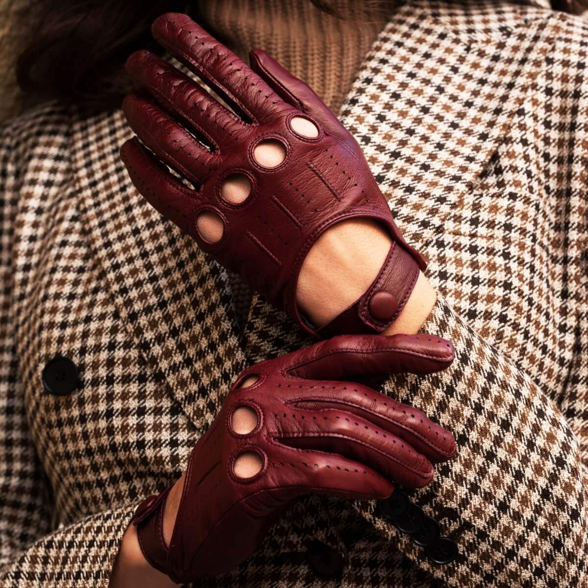 Alessa (cordovan) - Classic Italian lambskin leather driving gloves