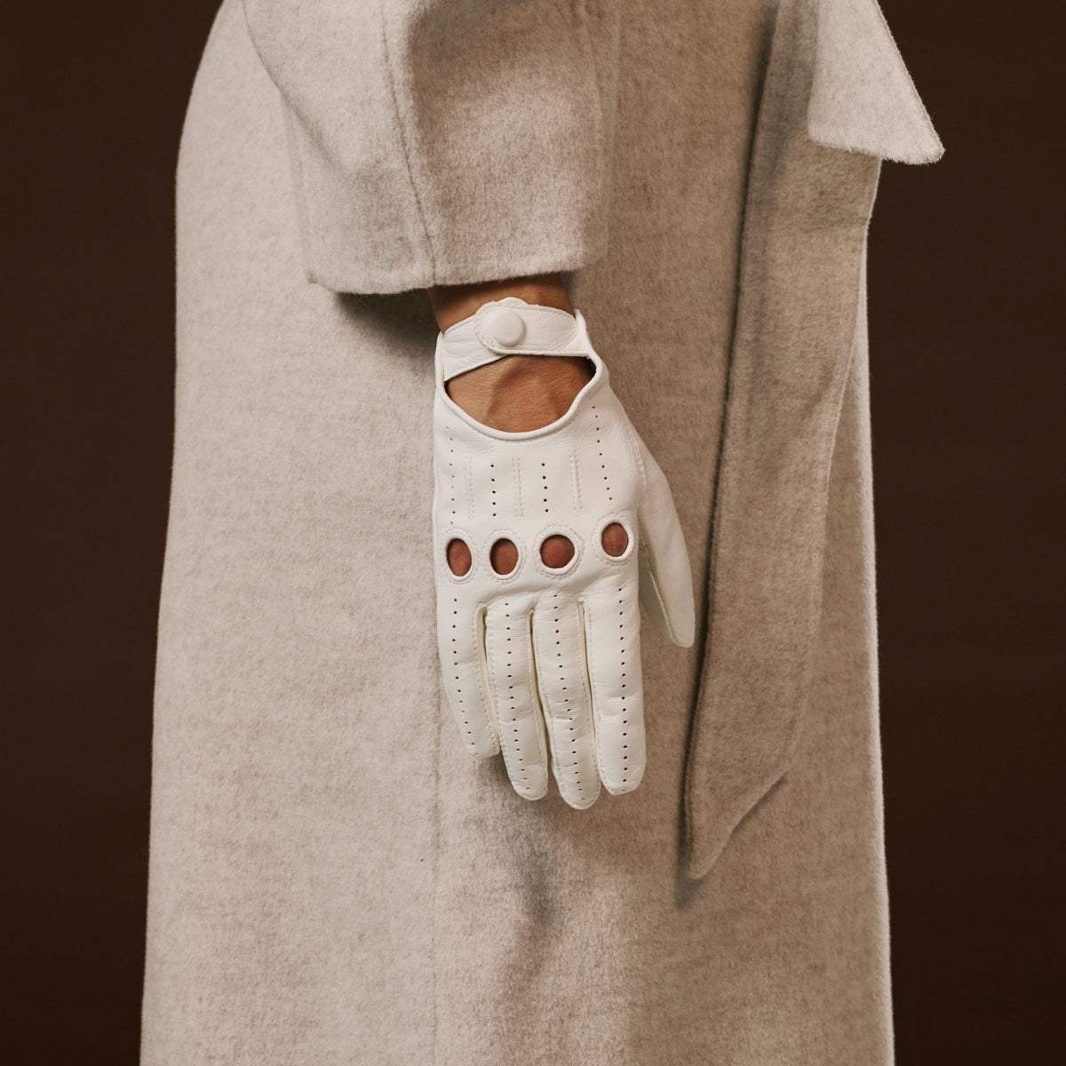 Alessa (white) - Classic Italian lambskin leather driving gloves - Leather Gloves Online - Flyclothing LLC