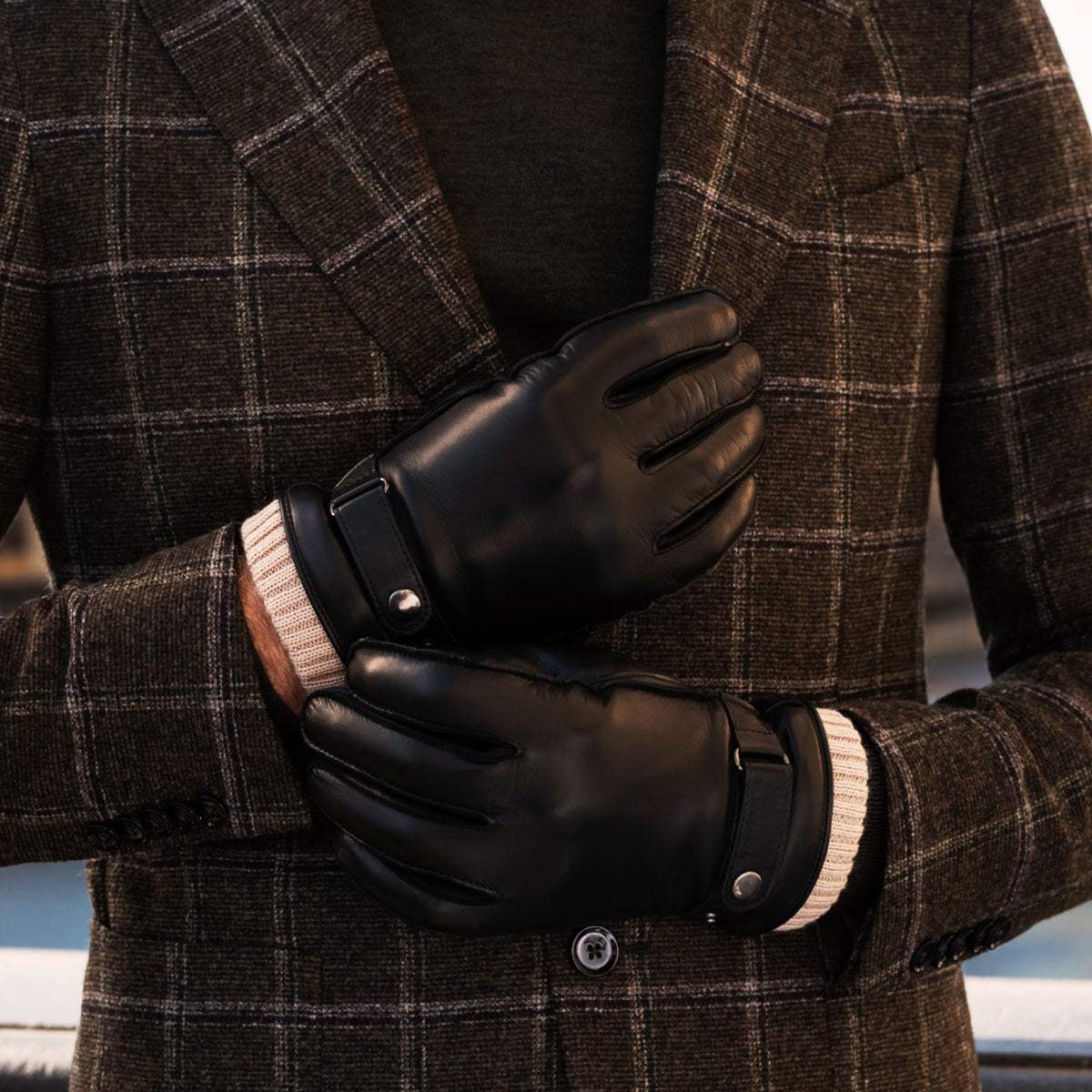 Alonzo (black) - Italian lambskin leather gloves with cashmere lining & touchscreen feature - Leather Gloves Online - Flyclothing LLC