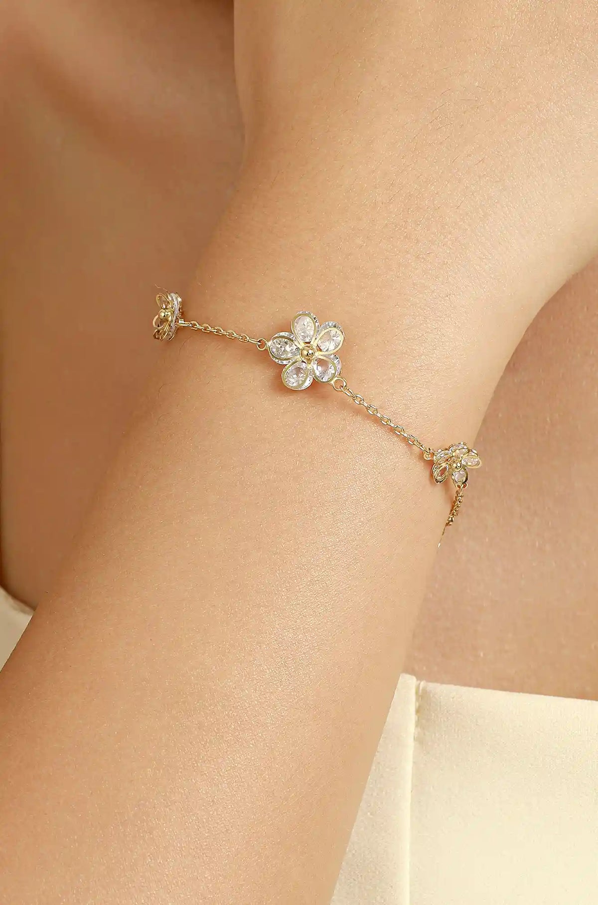 Dainty Sparkling Flower Bracelet - Wimsico - Flyclothing LLC
