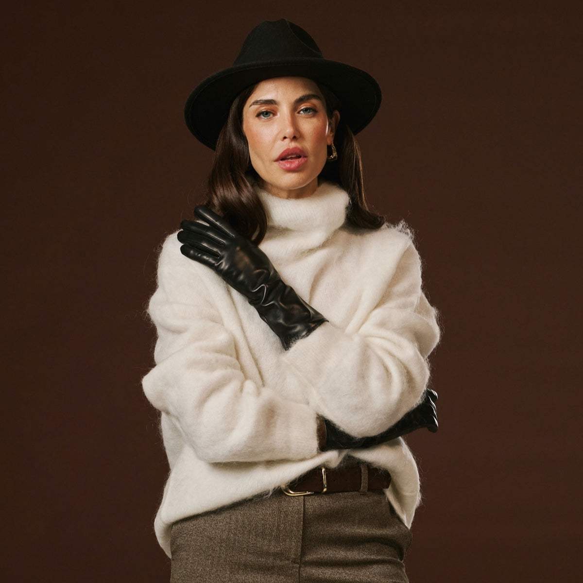Camilla (black) - Italian long leather winter gloves with luxurious cashmere lining