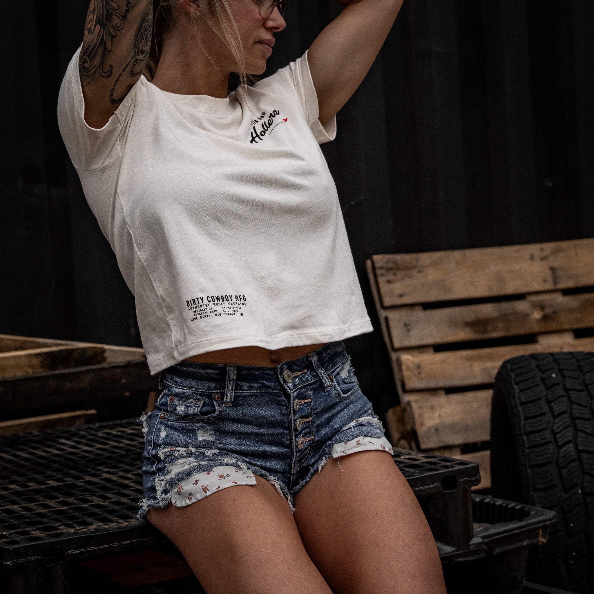 Hootin And Hollerin' Ladies Cropped T-Shirt - DIRTY COWBOY USA - Flyclothing LLC