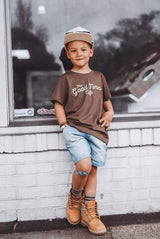THE GOOD TIMES CAFE TEE - BROWN