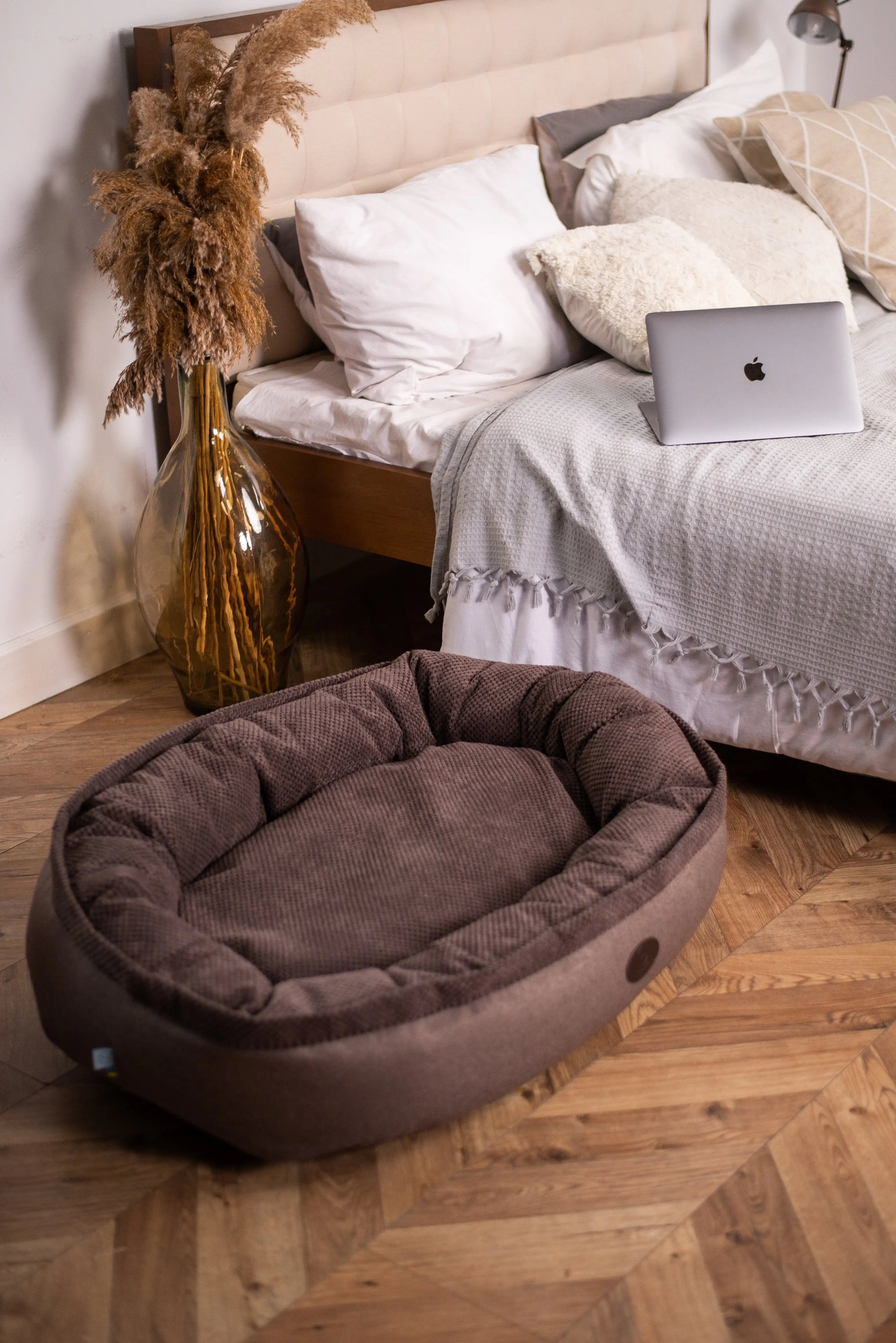 Chester & Lee | Cuddly Bagel Dog Bed - Chester & Lee - Flyclothing LLC